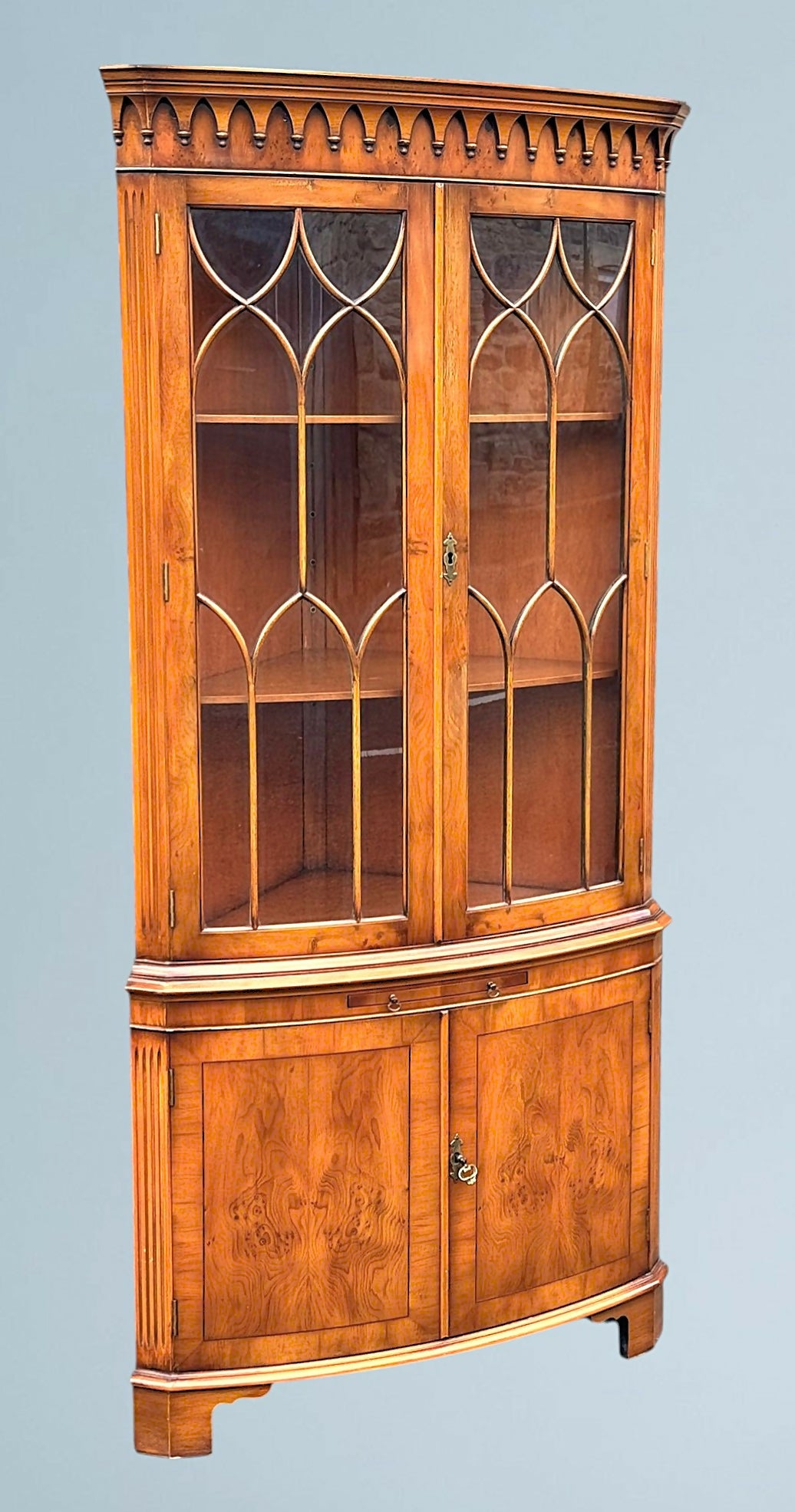 Yew Wood Corner Cabinet / Corner Cupboard Reprodux Bevan Funnel