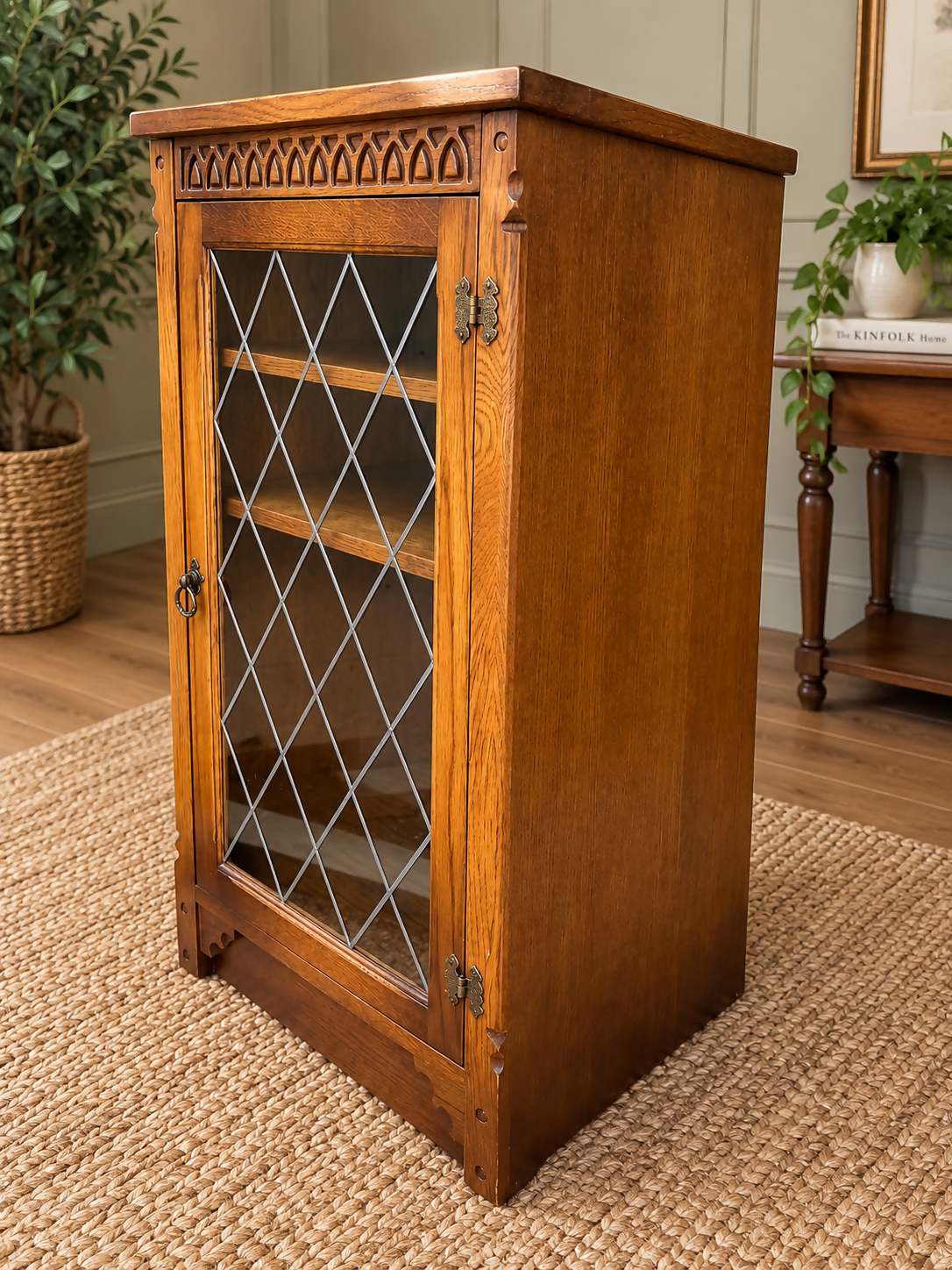 Old Mill Traditional Oak Furniture drinks Cabinet/Display Cabinet