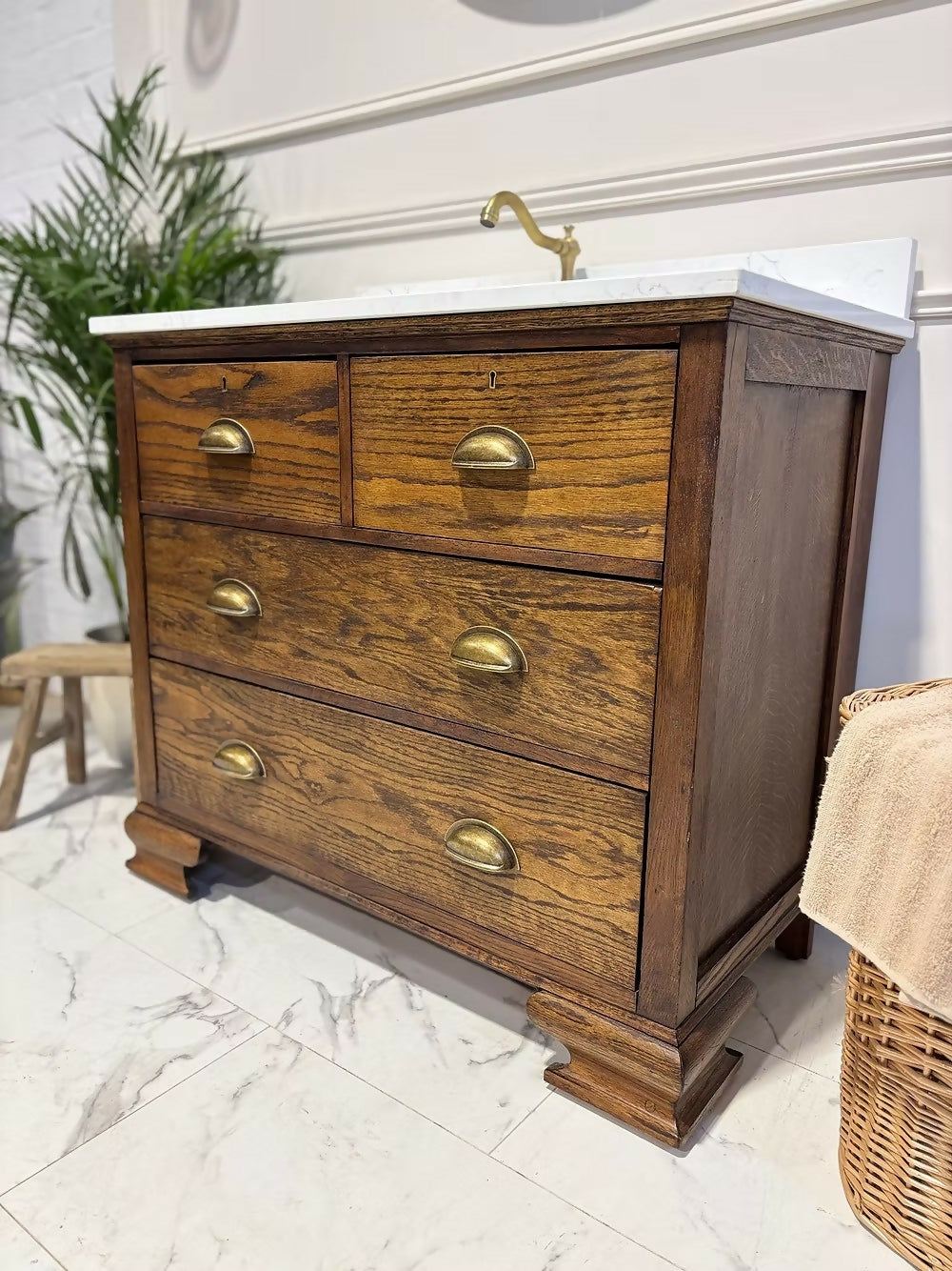 Traditional Bathroom Vintage Vanity Unit