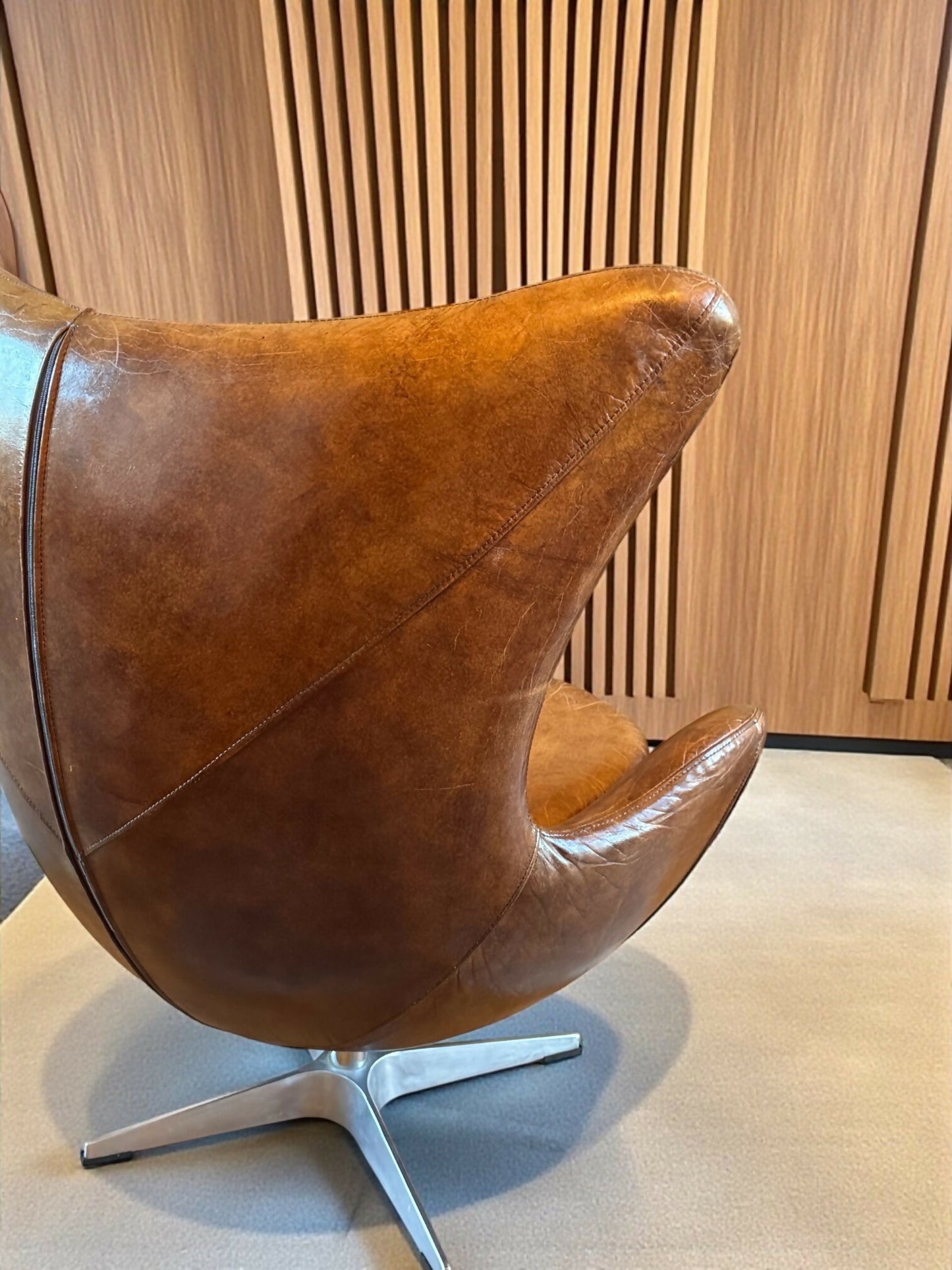 Stunning Leather St Anne Swivel-Club Chair