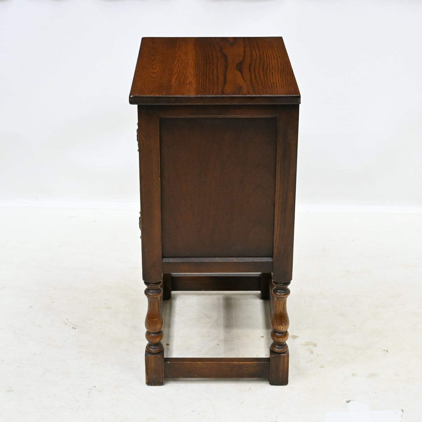 Old Charm Pedestal/Bedside Cabinet Cupboard Linenfold Doors FREE UK DELIVERY. SBR10989/3009E