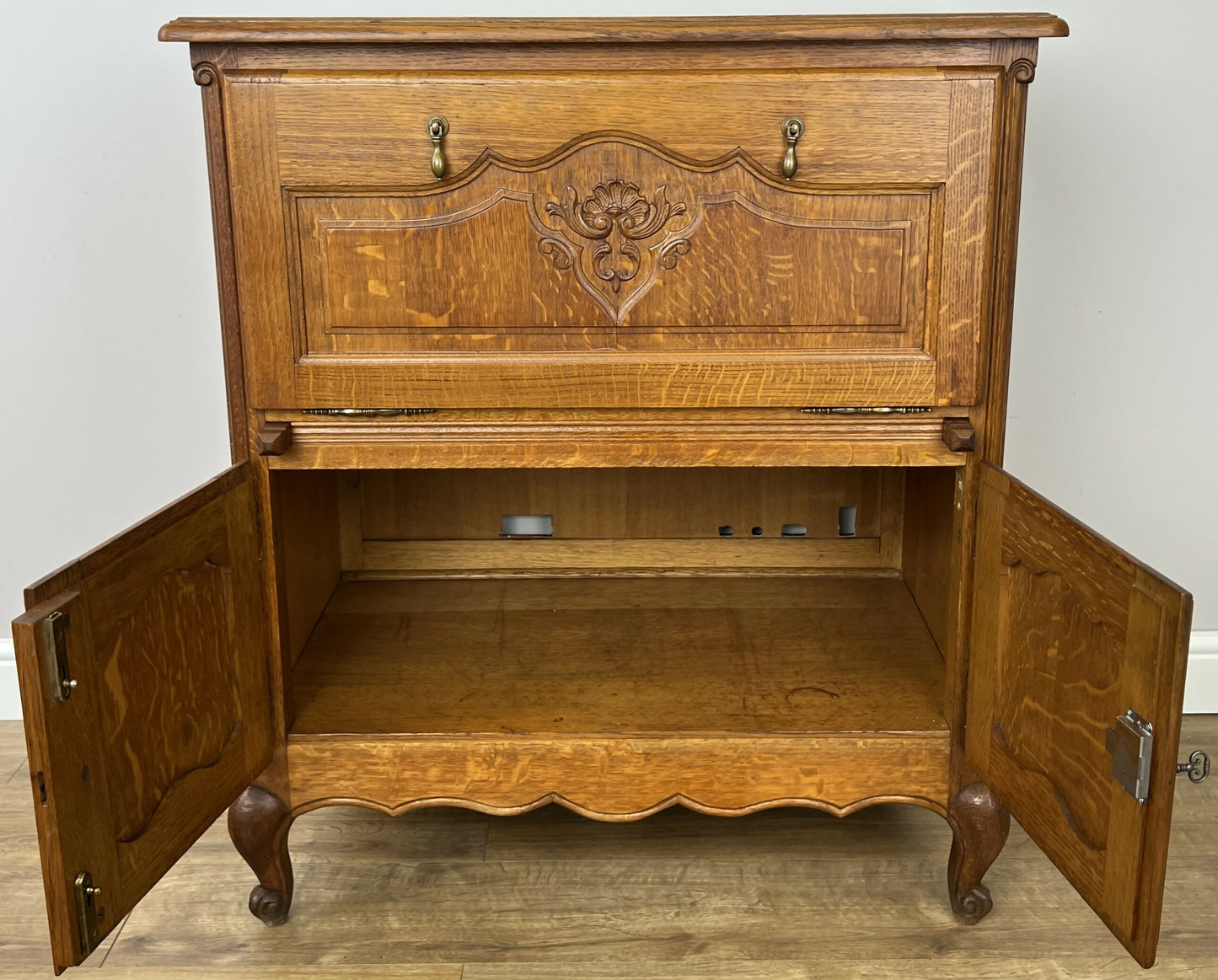 Cabinet Vintage French Louis XIV Style Oak Sideboard Carved Cupboard LOT 6249