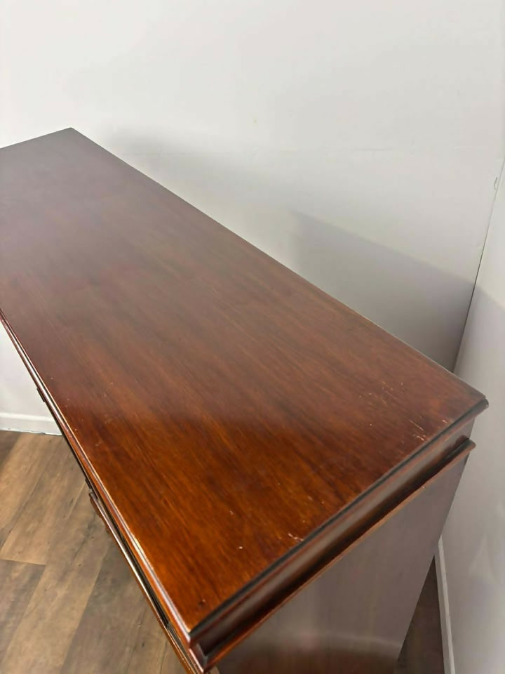 Early 20th Century Mahogany Bookcase on Queen Anne Legs