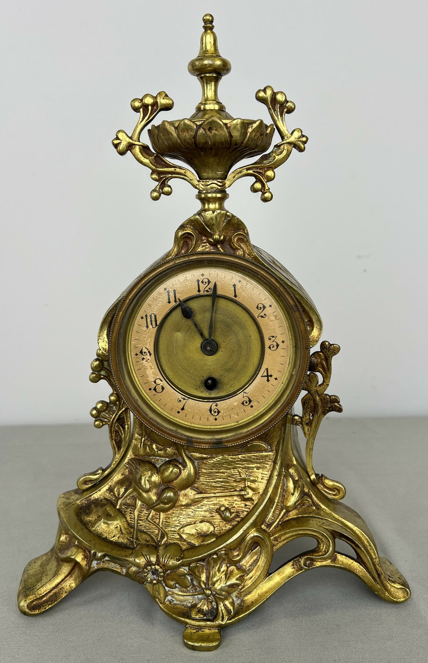 Clock Antique French Style Brass Ornate Mantel Clock with Key LOT 6473