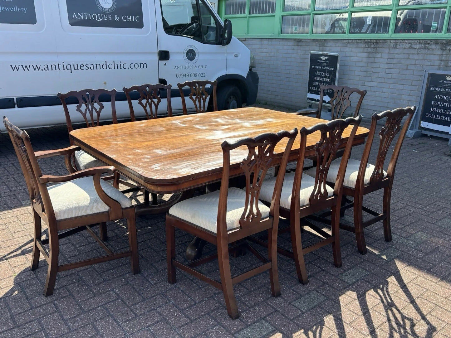 Large Antique Mahogany Dining Table & 8 Chairs.