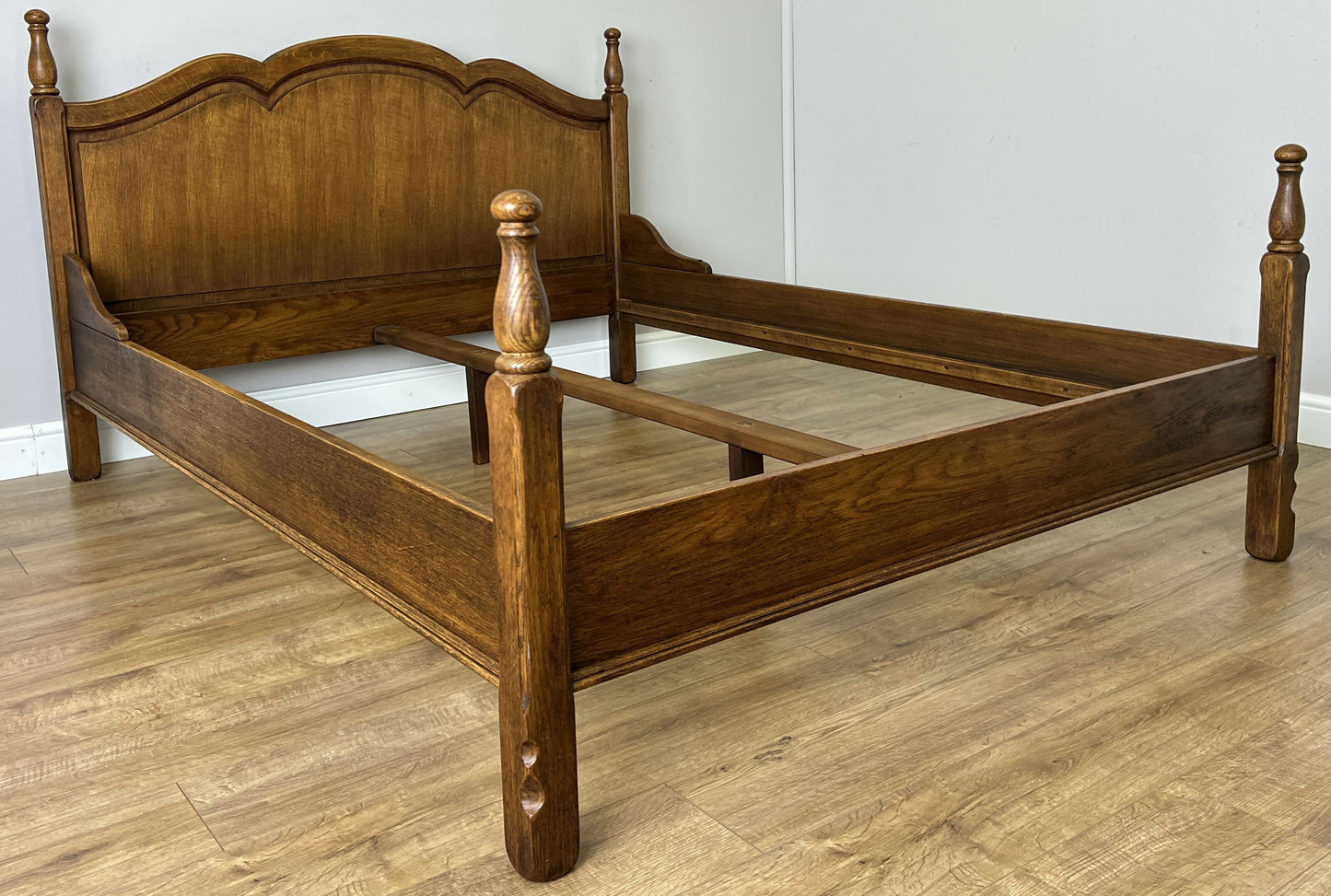 Bed Vintage French Style Oak King Size Bed Frame Carved Headboard LOT 6377
