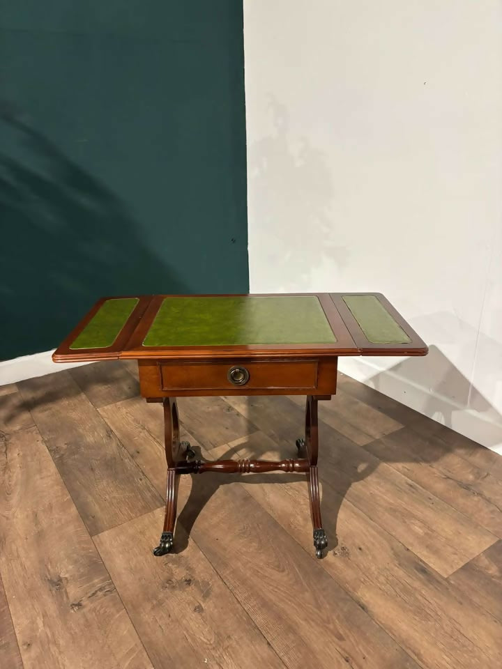 Vintage Drop leaf table of small proportions0