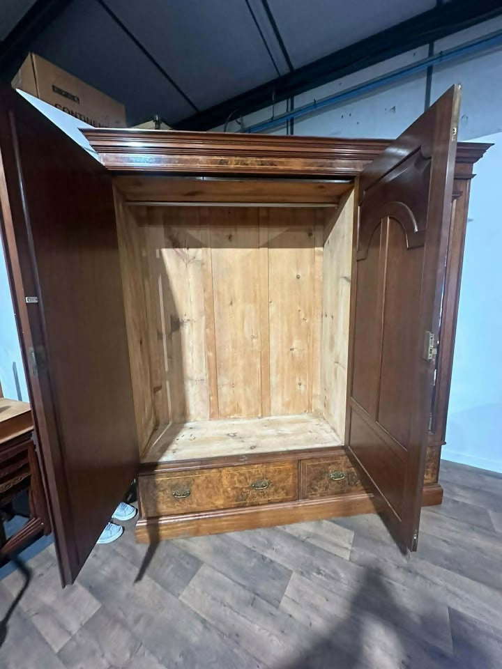 Victorian Walnut Triple Compactum Wardrobe – By Johnson & Appleyards Ltd., Sheffield