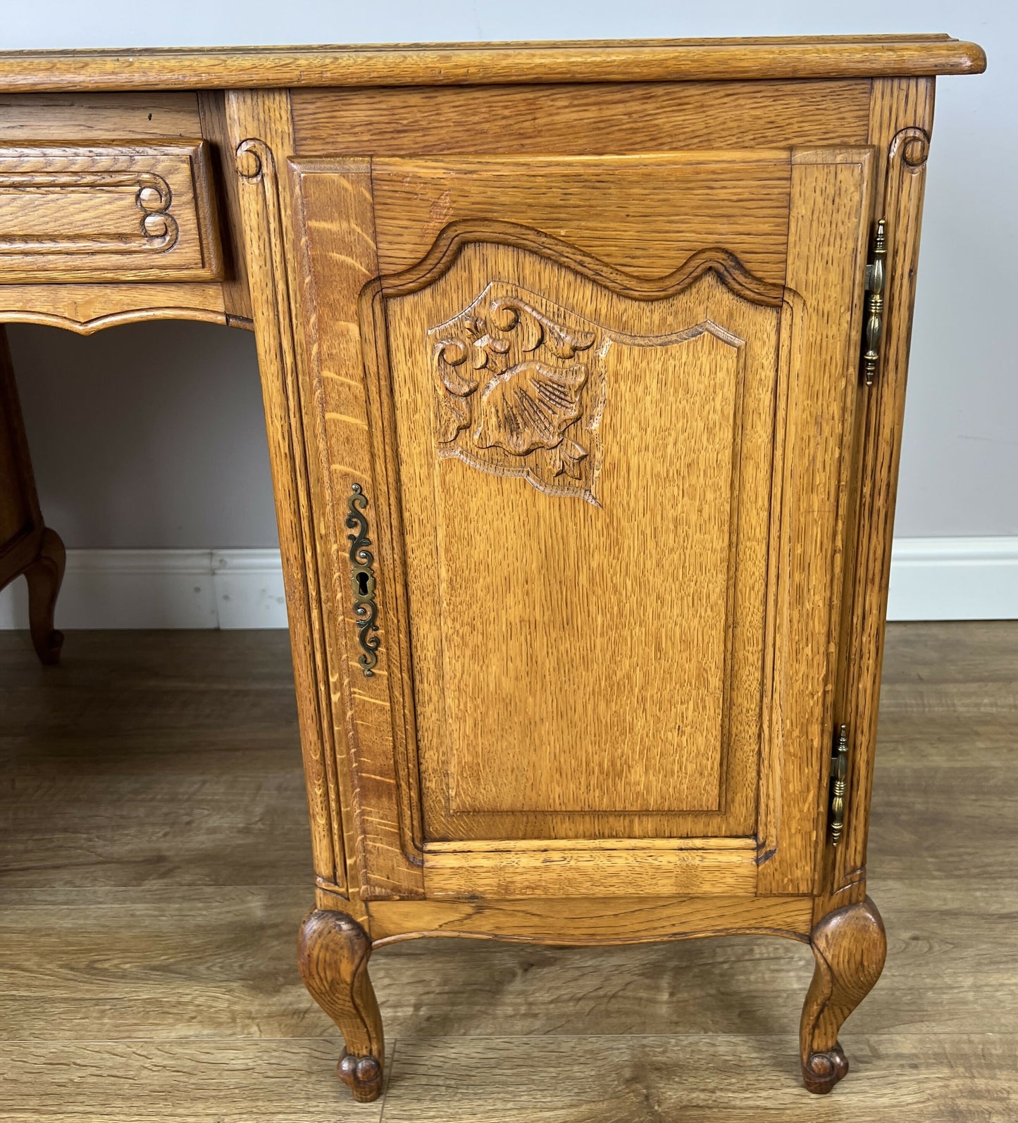Cabinet Vintage French Louis XIV Style Carved Oak 8 Drawers Sideboard LOT 6460