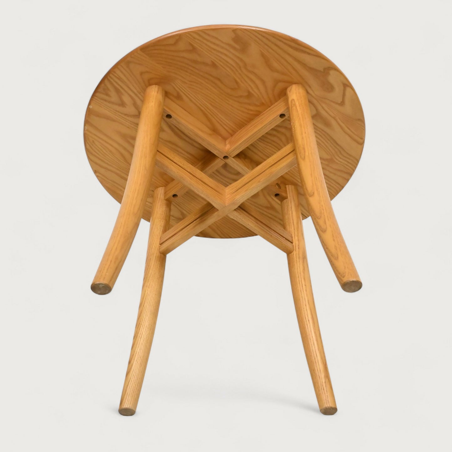 Ercol Round Side Table Light Finish Mid Century Modern Elm Light FREE Delivery*. SBR10877/2908E