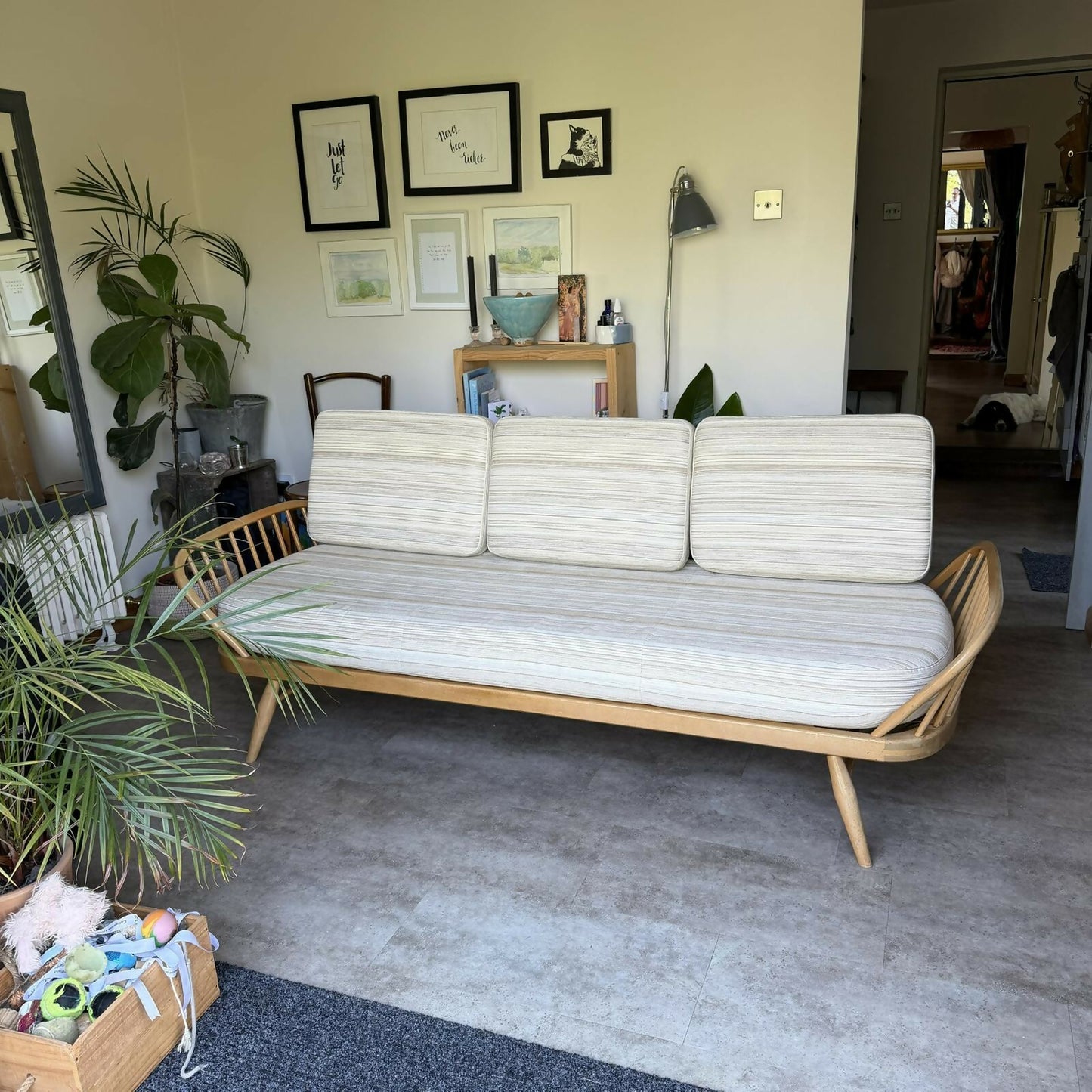 Vintage Mid Century Ercol Day Bed Sofa Elm & Beech Surfboard Back Beige Cushions