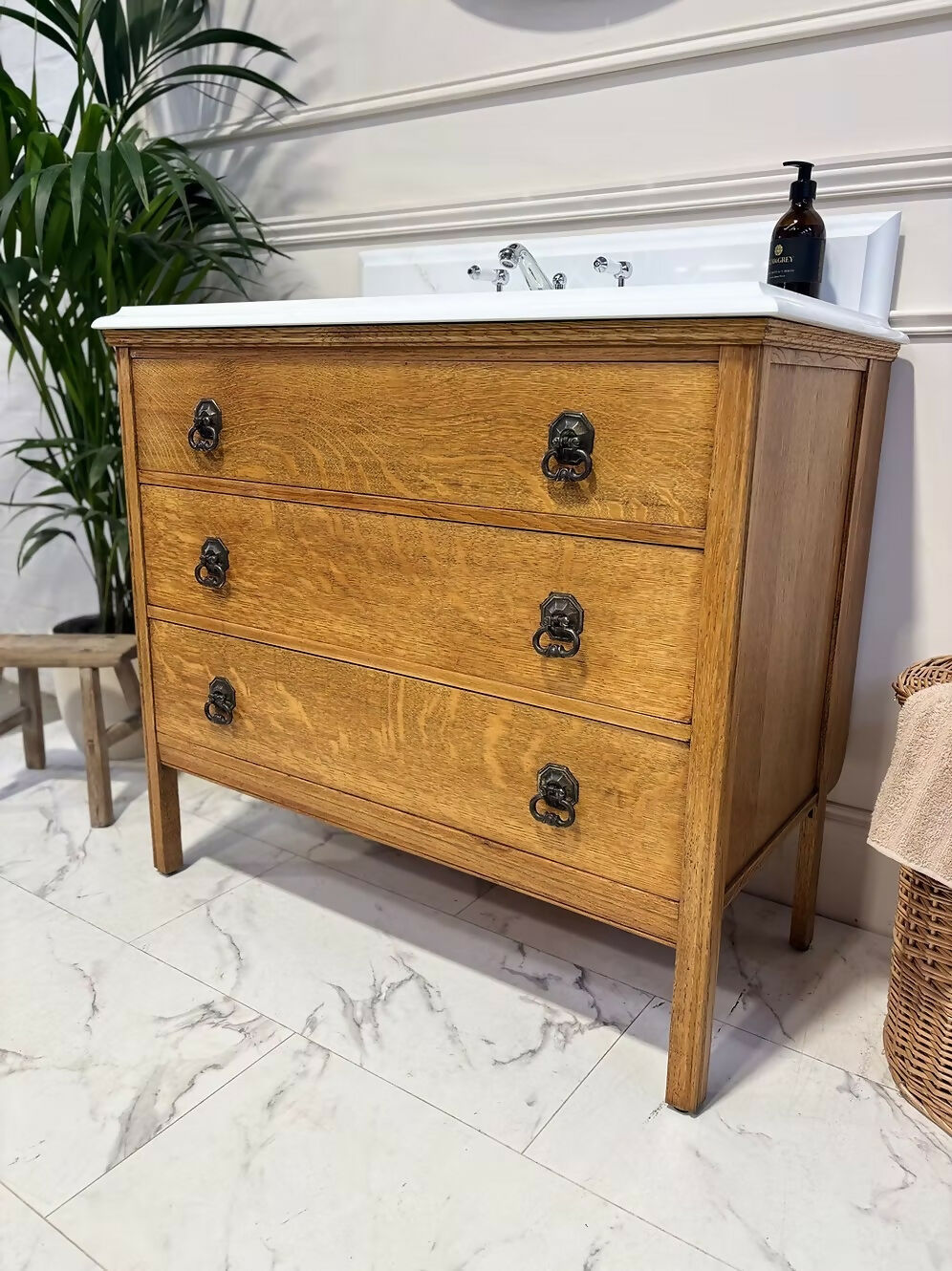 Traditional Wooden Bathroom Vintage Vanity Unit - Elizabeth I