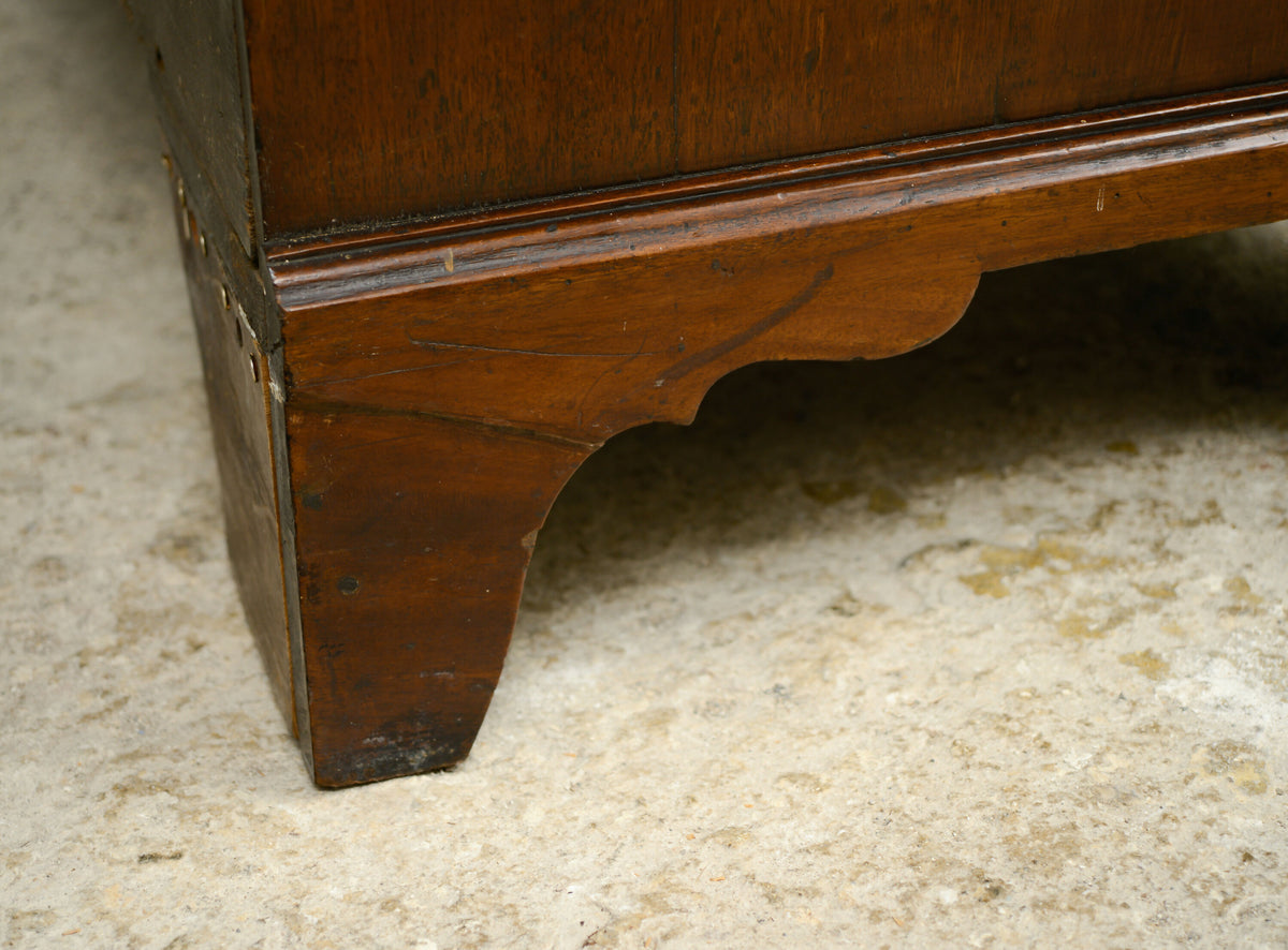 Georgian Mahogany Chest of Drawers with Bracket Feet