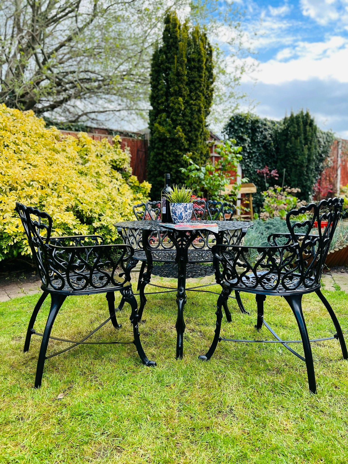 Black Vintage Love Seat Patio Set finished in Black