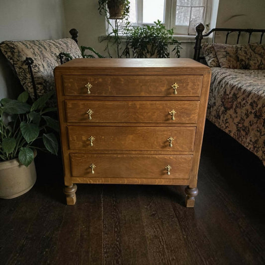 Vintage Solid Oak 4-Drawer Dresser / Chest of Drawers – Antique Style Storage Cabinet with Brass Pulls