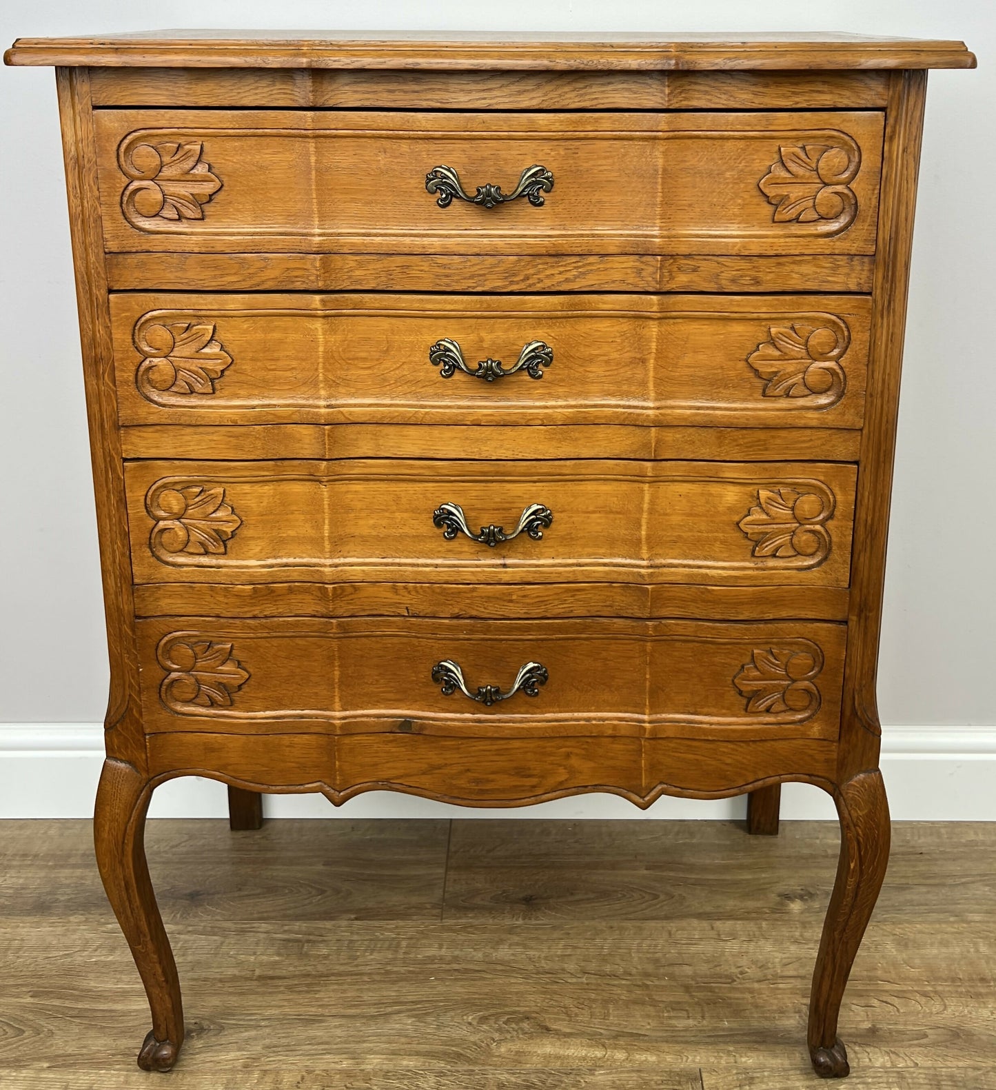 Chest of Drawers Vintage French Louis Oak 4 Drawers Carved Cabinet LOT 6299
