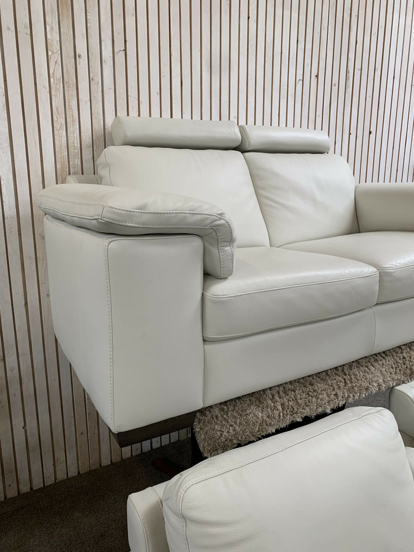 Natuzzi White Leather Lounge Suite – 2 Seater Sofa + 2 Armchairs – Italian