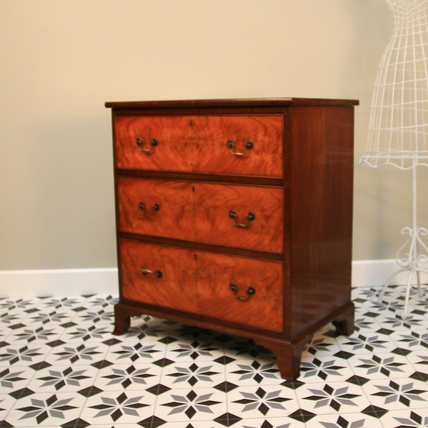 Antique Chest of Drawers Georgian Style Mahogany with Three Graduated Drawers