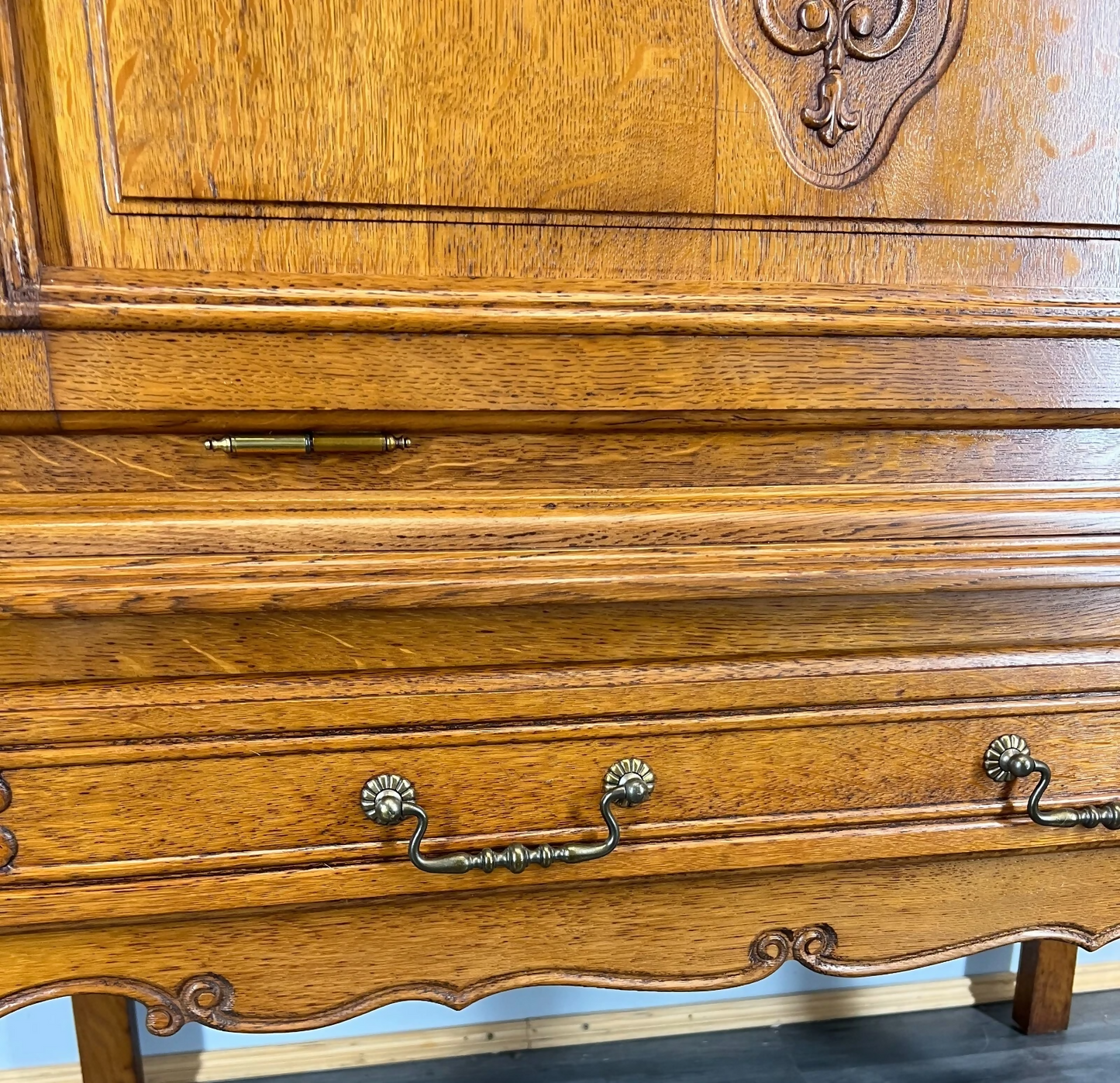 Cabinet Vintage French Style Oak Carved Sideboard with Drawer LOT 3757