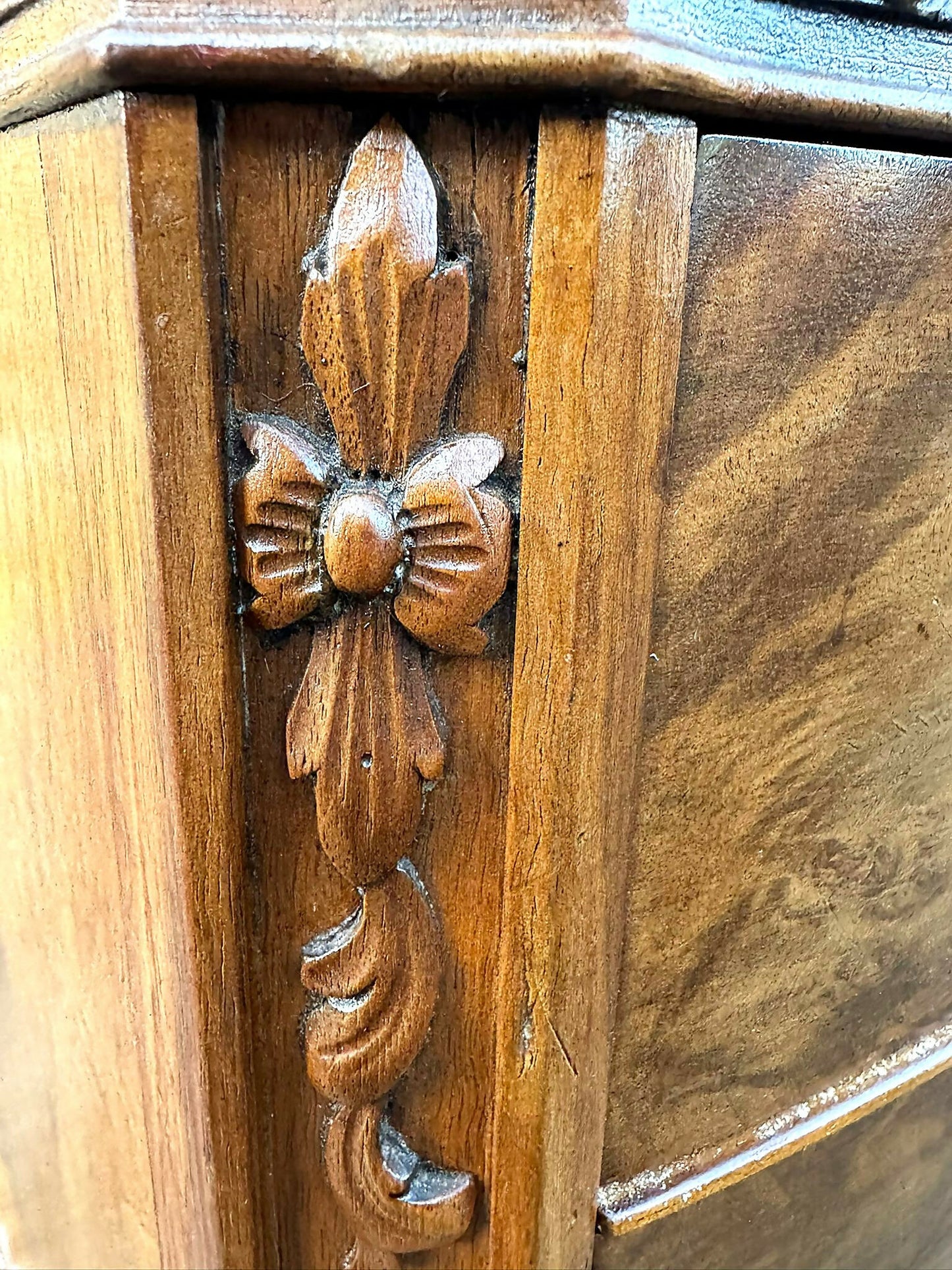 Good Quality Burr Walnut Writing Desk / Writing Table