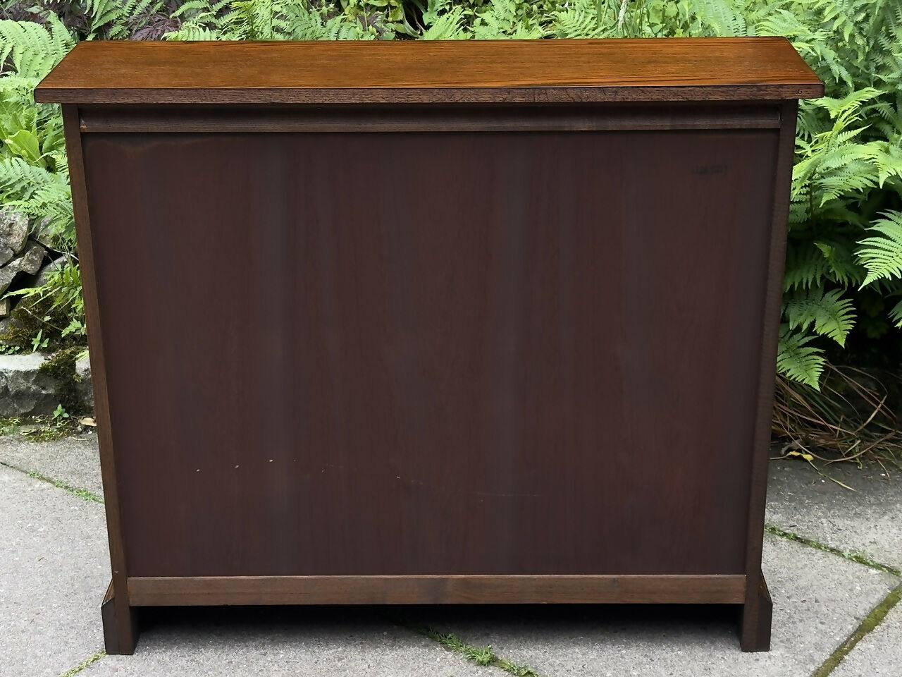 A WOOD BROTHERS OLD CHARM CARVED LIGHT OAK CD STORAGE CABINET / STAND