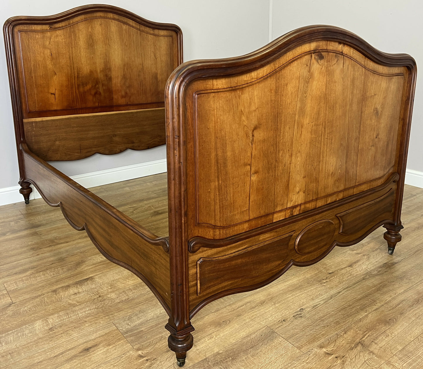 Bed Antique French Style Double Bed Frame Walnut Carved Headboard LOT 6407