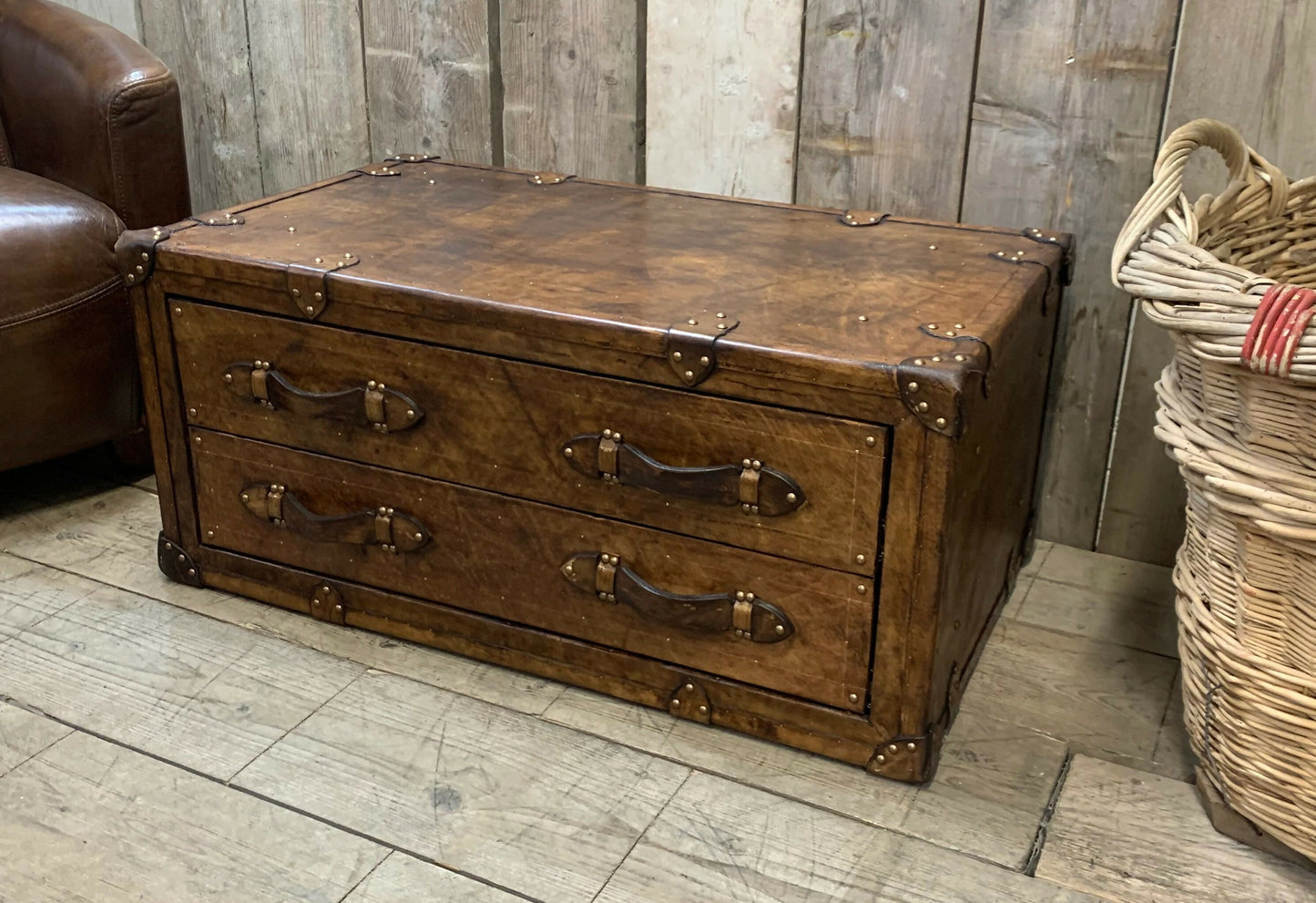 Handmade Vintage Leather Coffee Table Trunk: Vintage-Inspired Storage Chest
