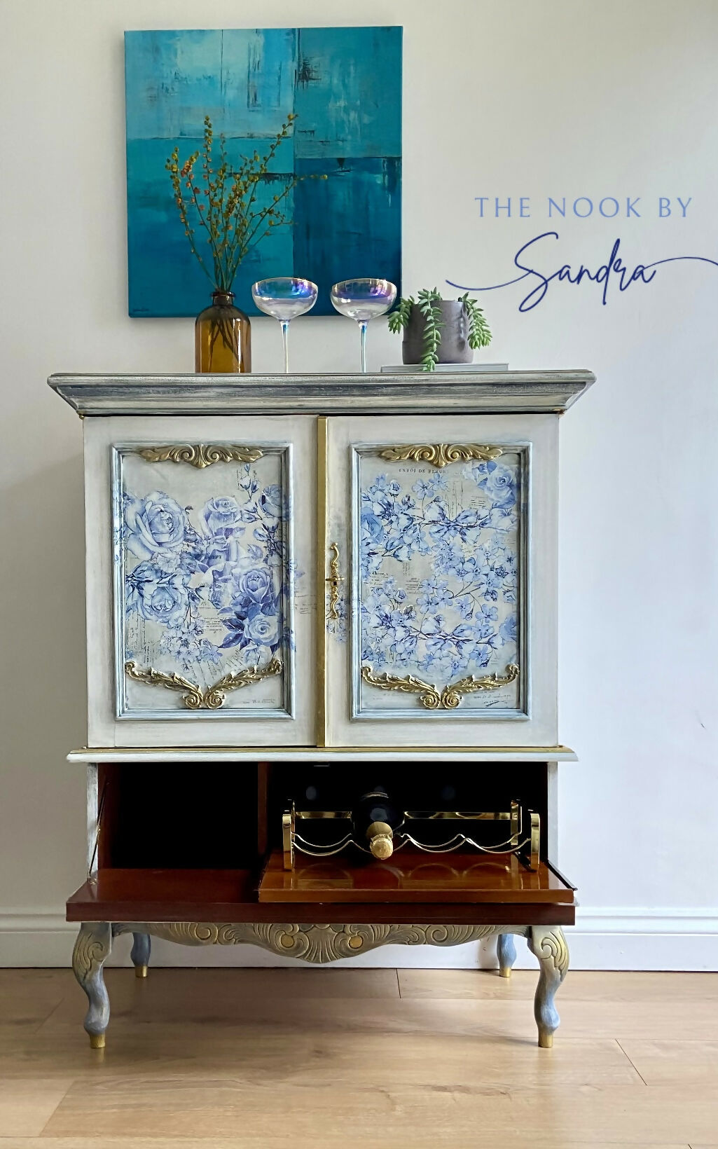 Vintage TV Cabinet Transformed into a Striking Cocktail Cabinet &Drink Bar