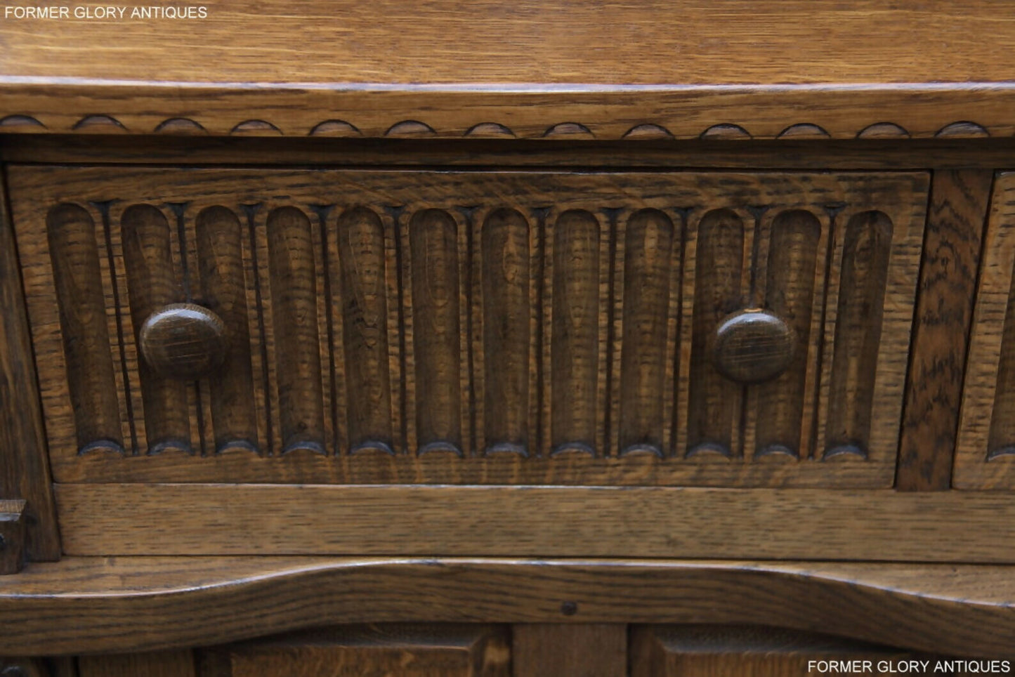 A RUPERT / NIGEL GRIFFITHS MONASTIC CARVED OAK DERBYSHIRE DRESSER / SIDEBOARD.