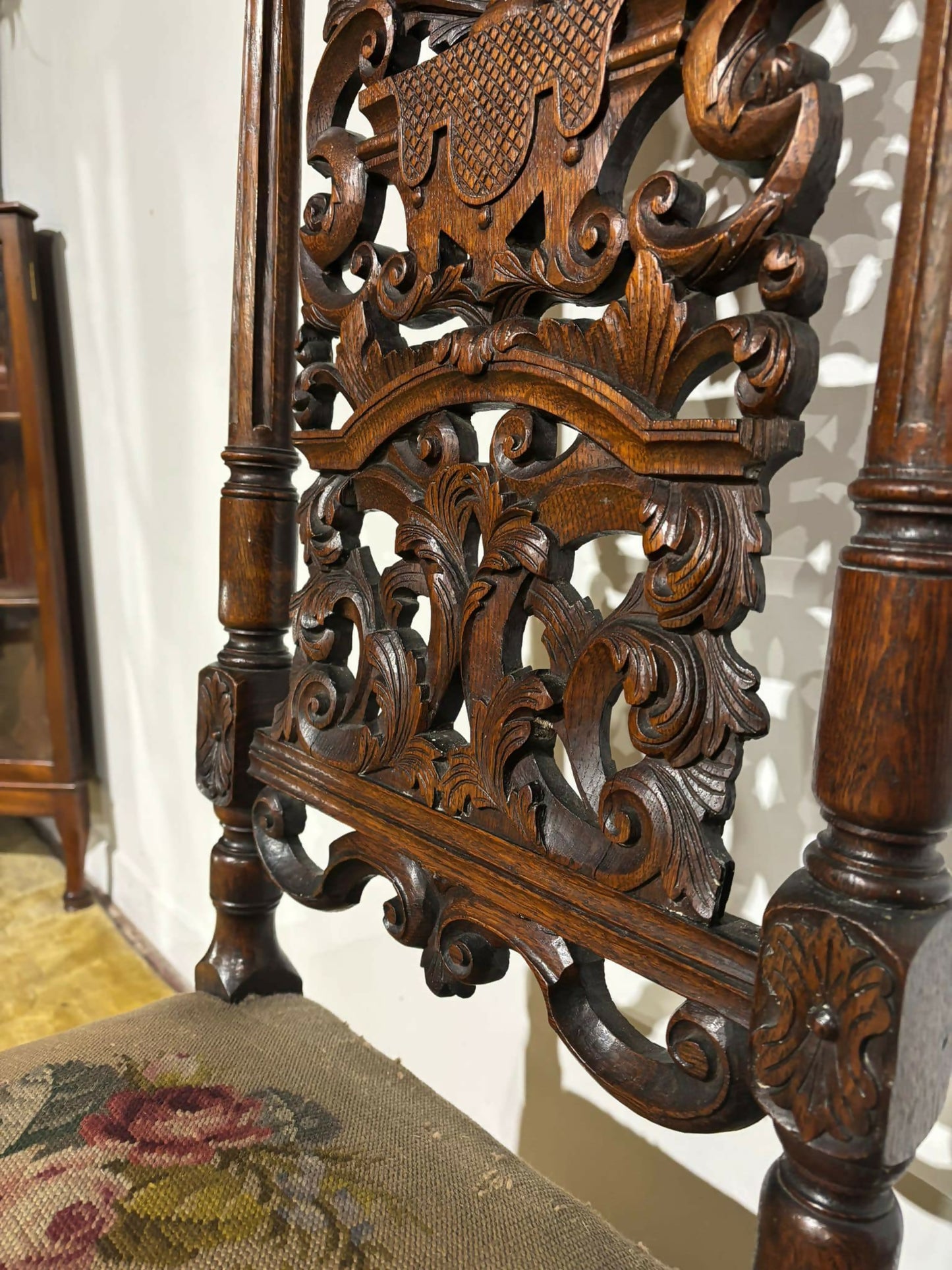 Carolean carved oak high back chair - having a very decoratively carved back, legs9