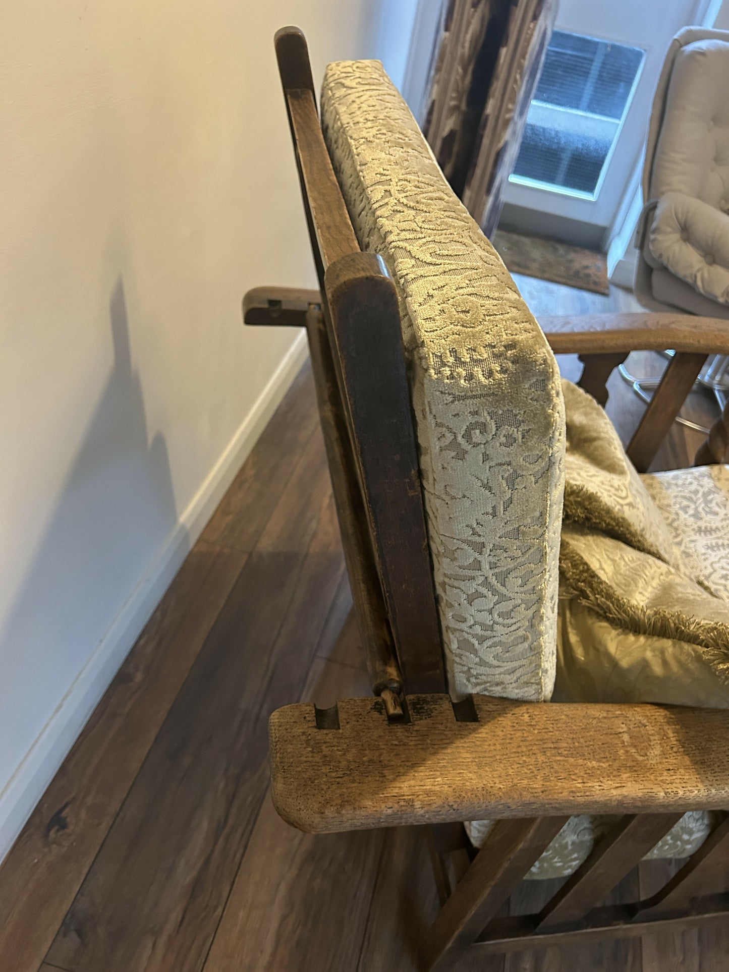 Antique 1910 Oak Reclining Gentleman’s Chair