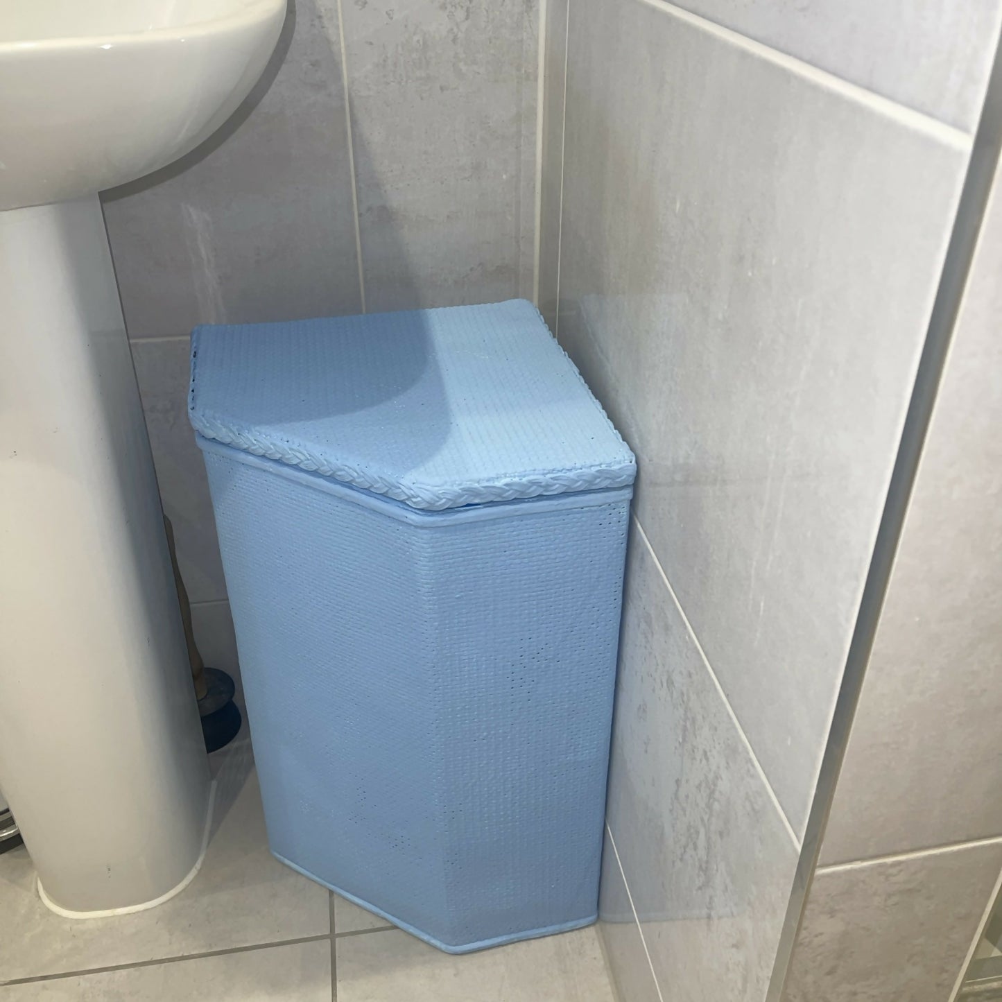 Laundry basket sky blue. Fits neatly under washhandbasin