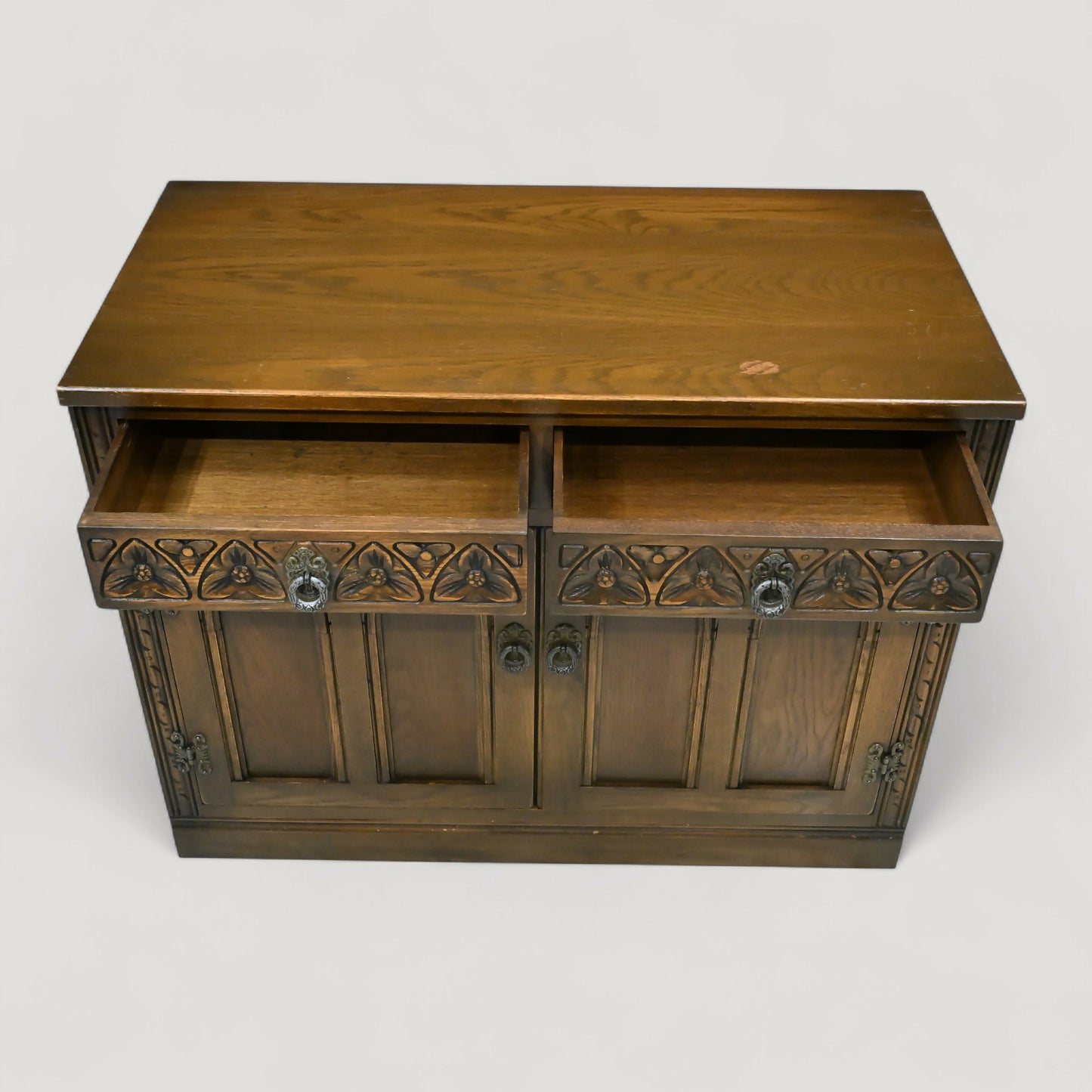 Old Charm Small Oak Sideboard Cupboard & Drawers Light Oak FREE Delivery. SBR10900/0409E