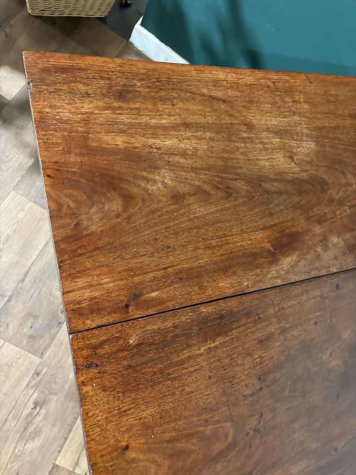 Georgian Mahogany Drop Leaf Tablemn