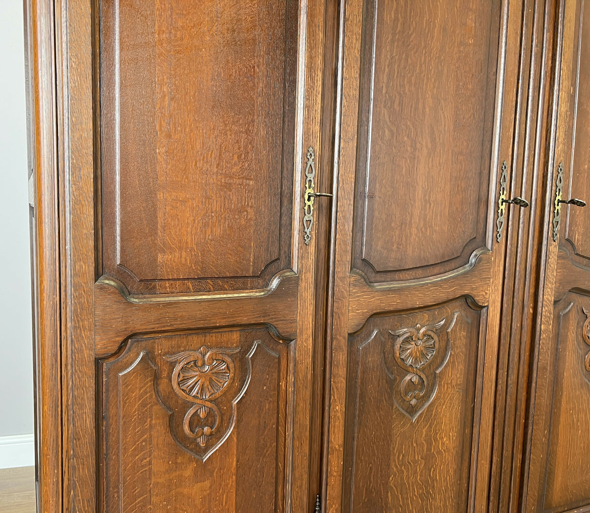 Wardrobe Vintage French Louis XVI Style Oak Four Door Carved Armoire LOT 6502