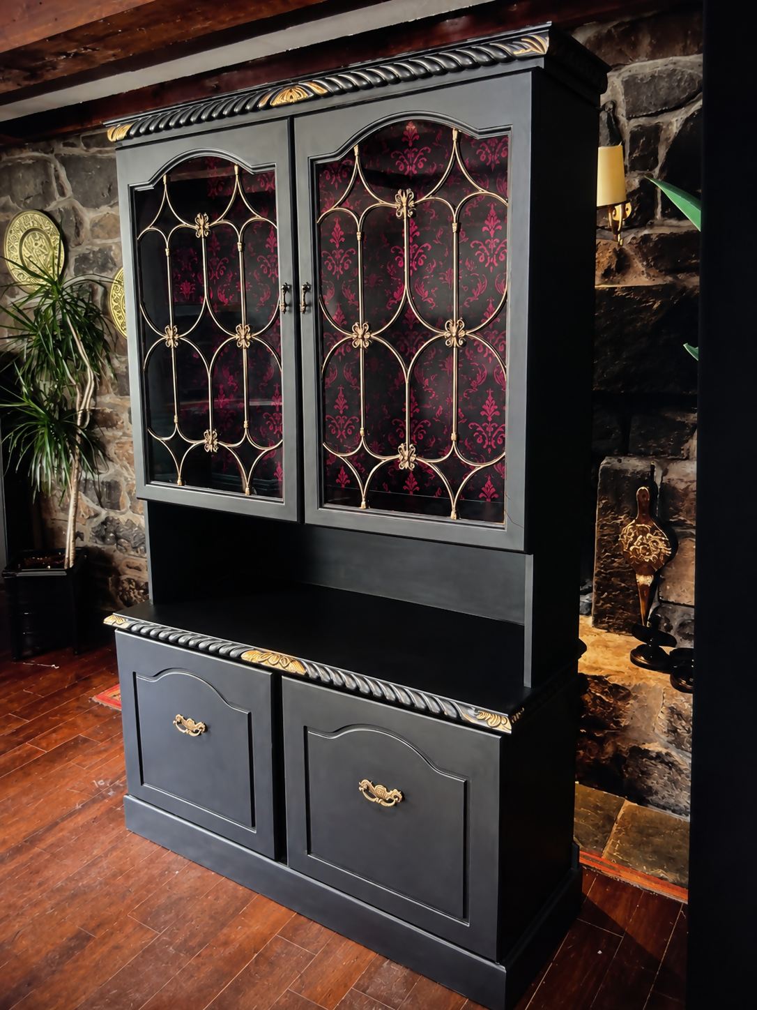 Gothic Black & Antique Gold Glazed Display Cabinet | Drinks & Cocktail Cabinet