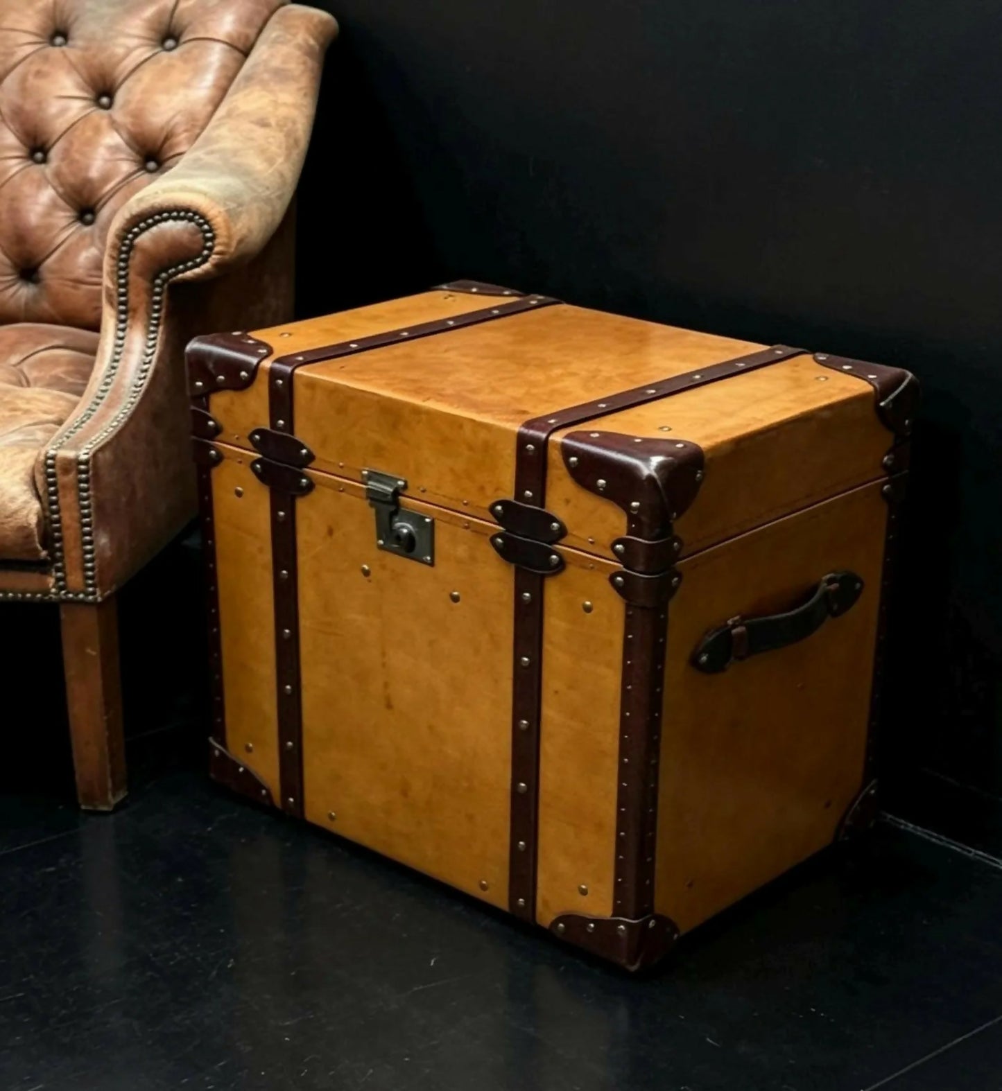 English handmade luxury leather trunk - hand dyed - steamer style