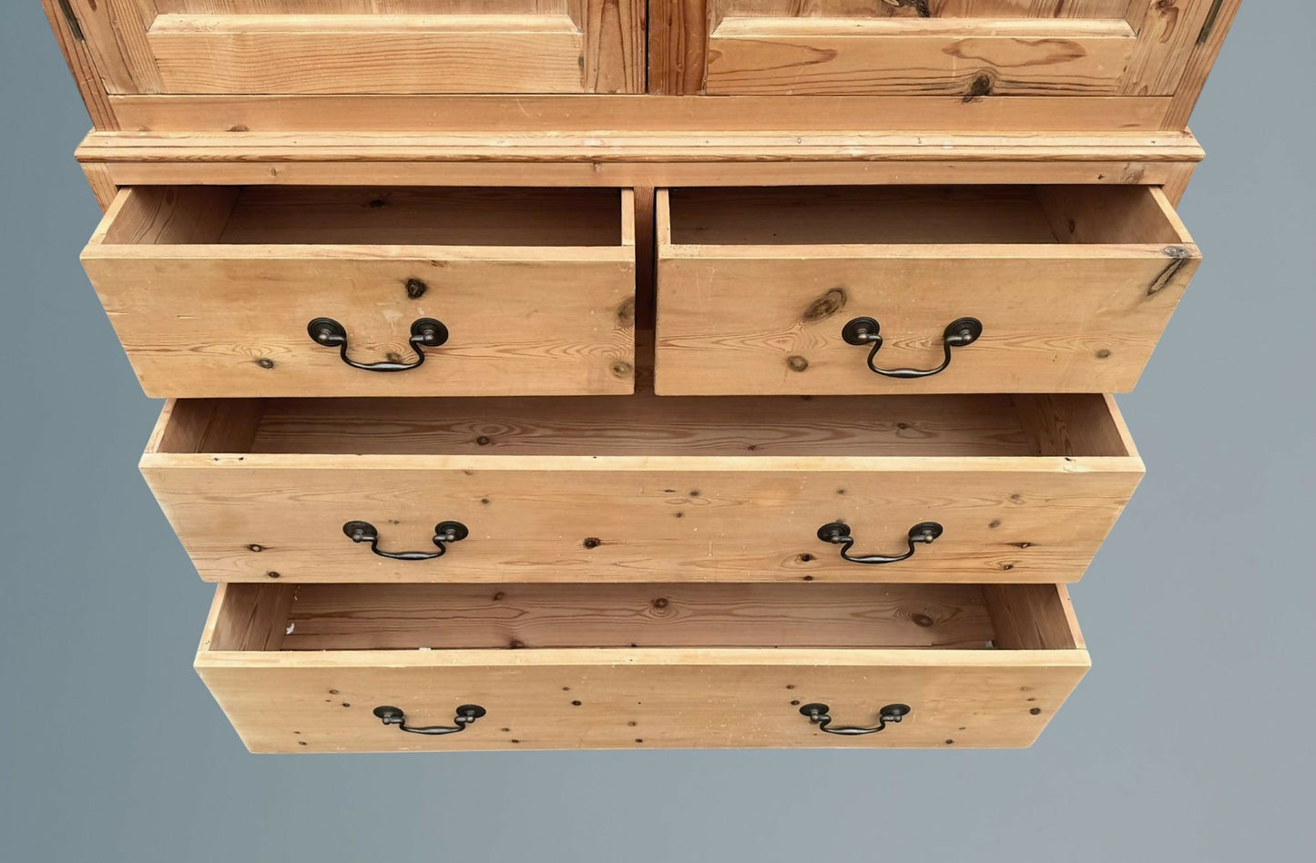 Pine Press / Pine Cupboard In The Georgian Style