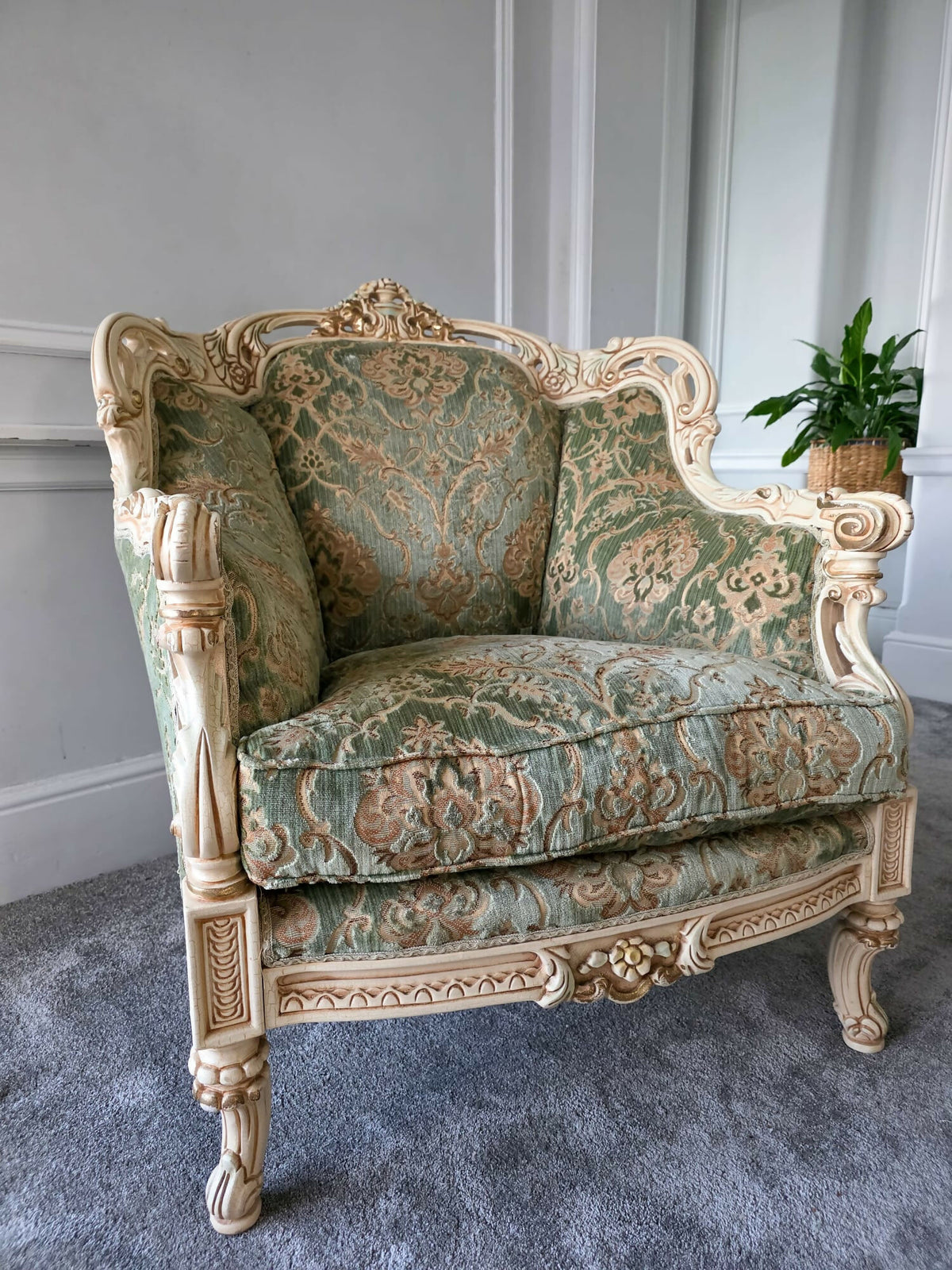 VIntage Italian Rococo / Baroque-Style French Louis XV/XVI Carved Wood Bergère,