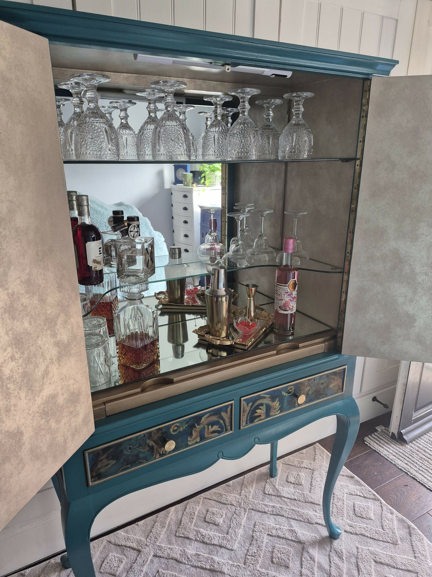 Exquisite Edwardian Cocktail Cabinet Luxury Upcycled – Teal & Peacock Decoupage, Mirrored Bar with LED & Gold Interior