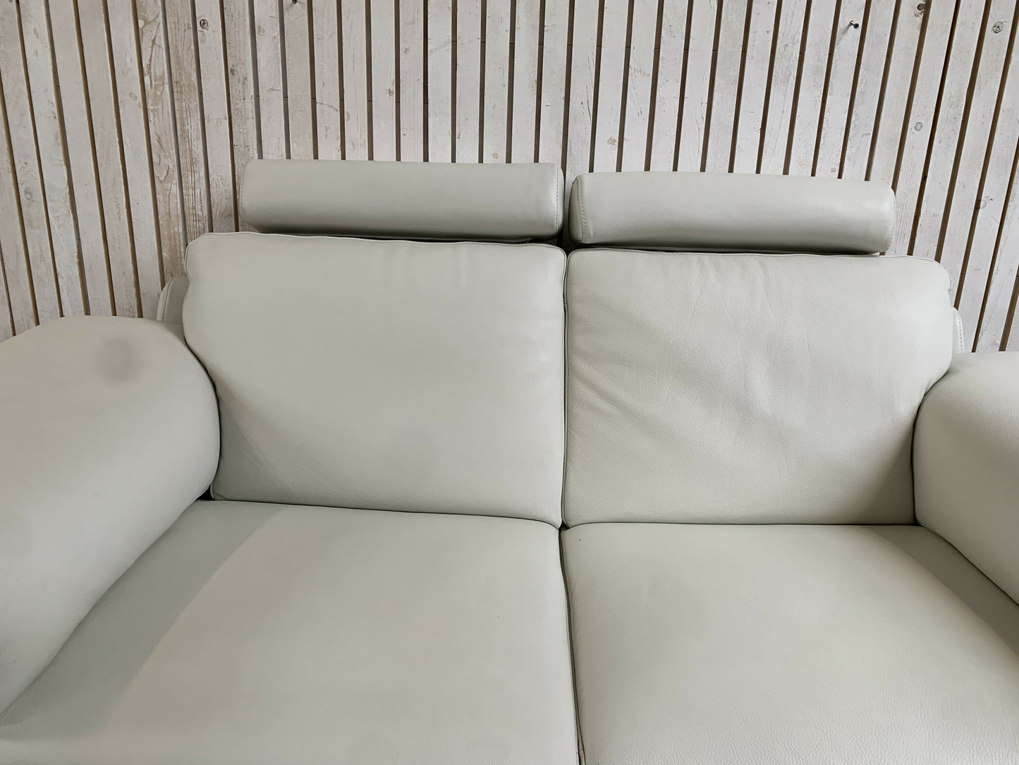 Natuzzi White Leather Lounge Suite – 2 Seater Sofa + 2 Armchairs – Italian