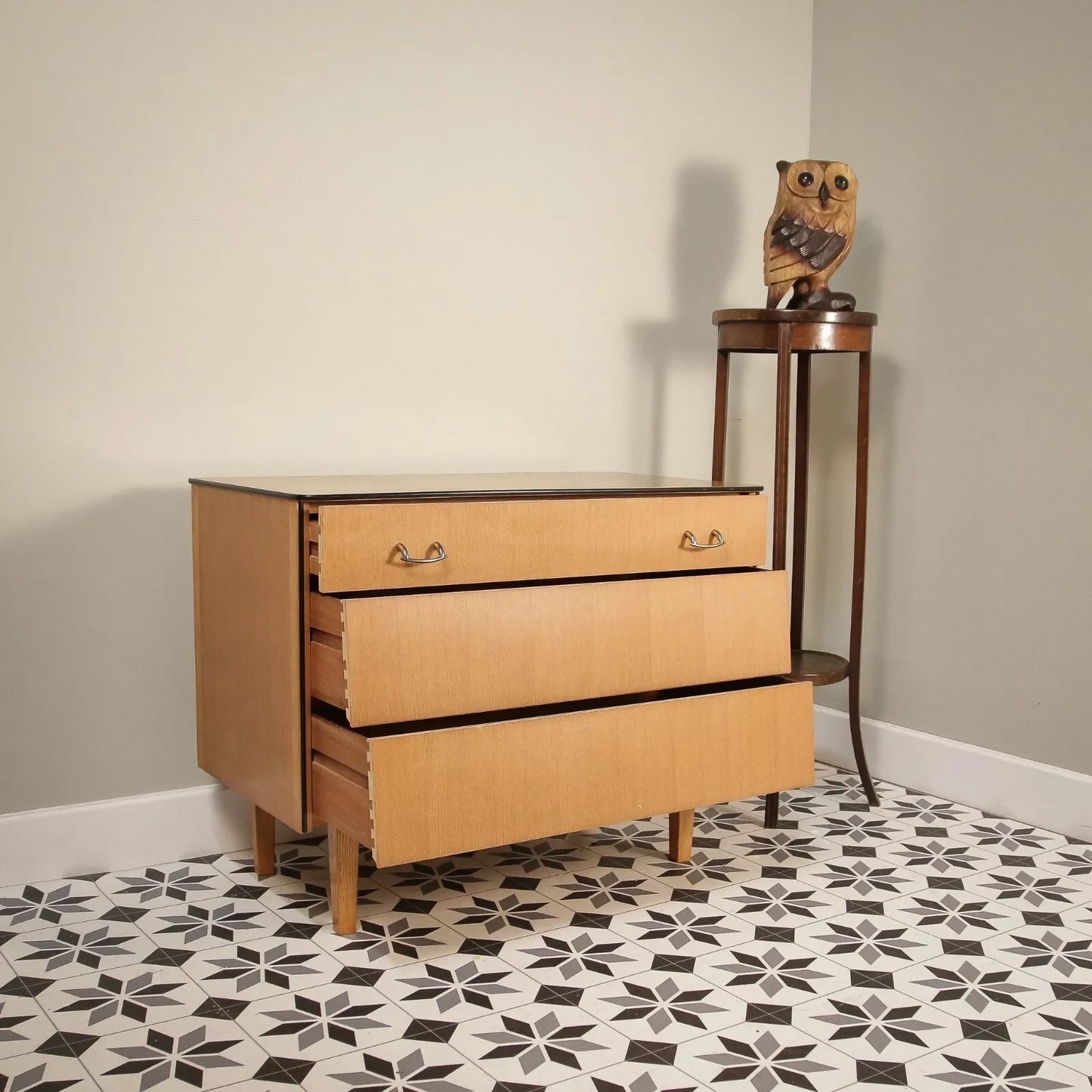 Vintage retro chest of drawers Avalon Yatton Oak faced Mid Century Retro