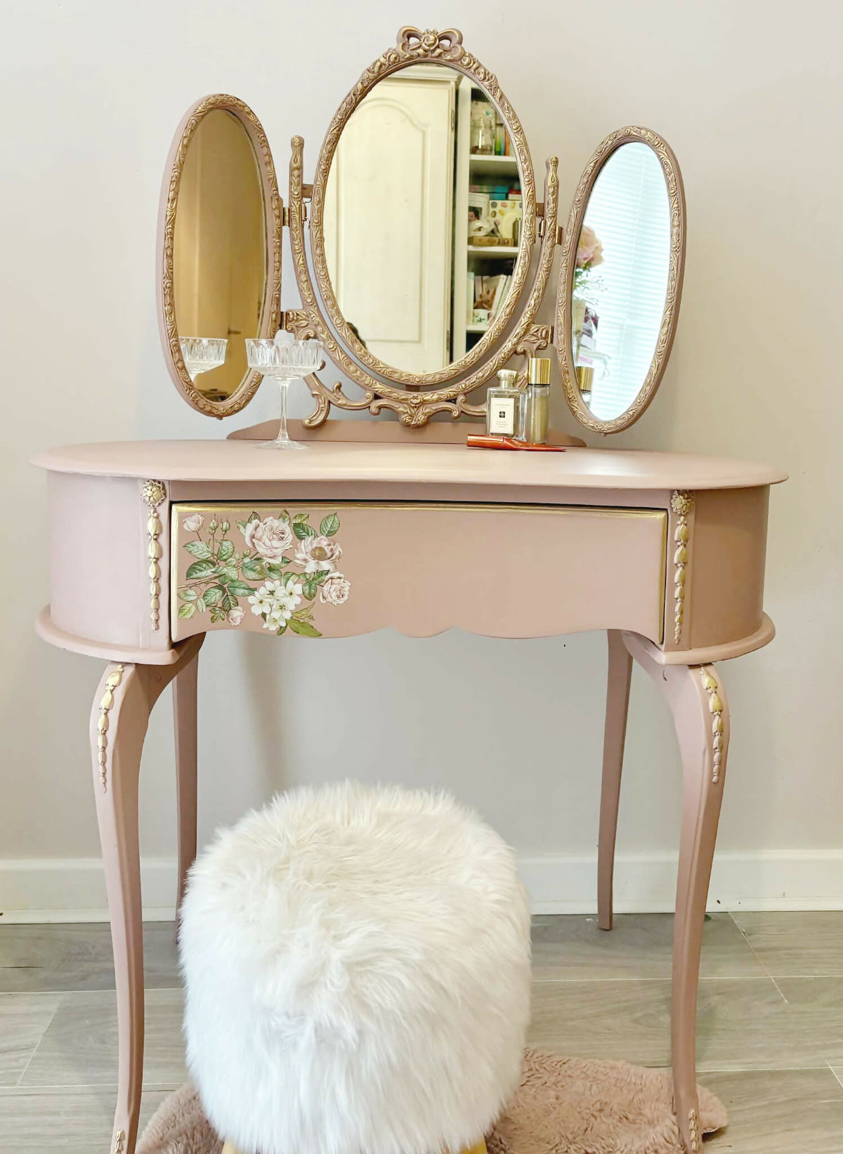 Dusky Pink vintage Dressing table with mirror