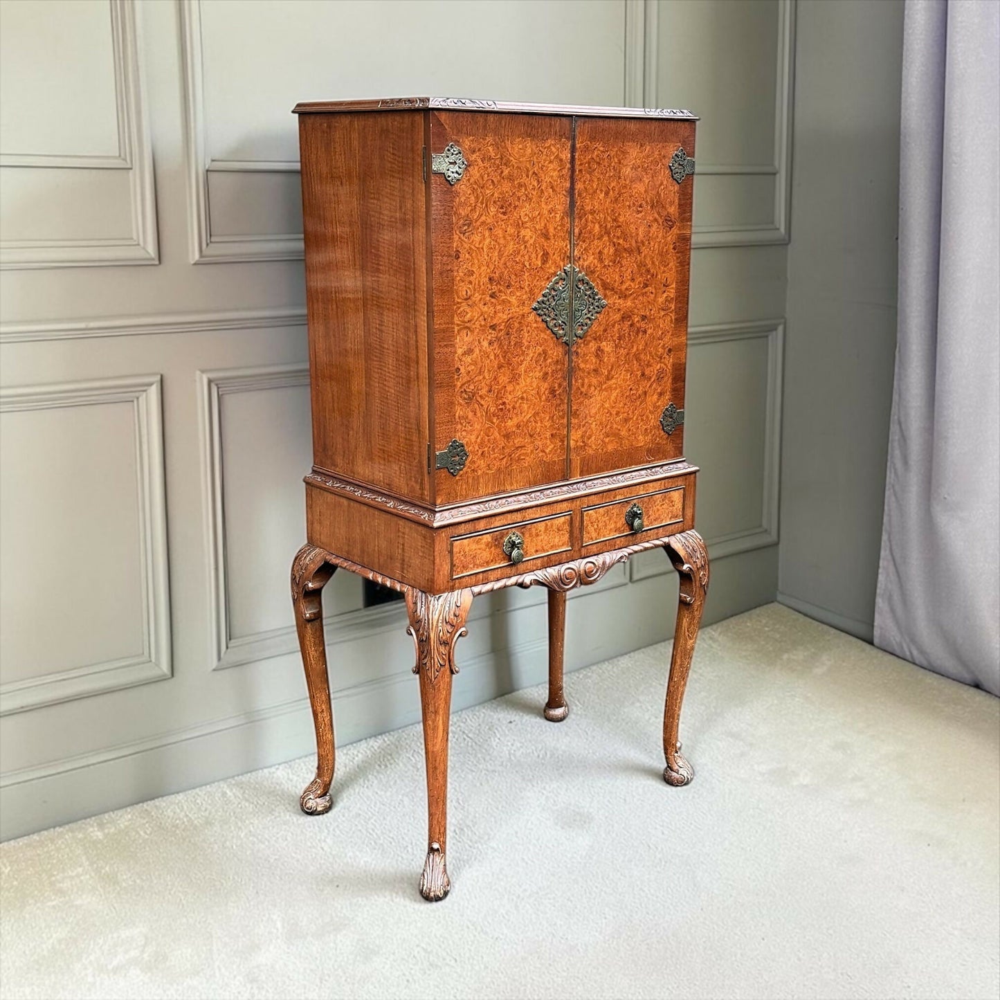 Queen Anne Figured Walnut Cocktail Cabinet / Drinks Cabinet