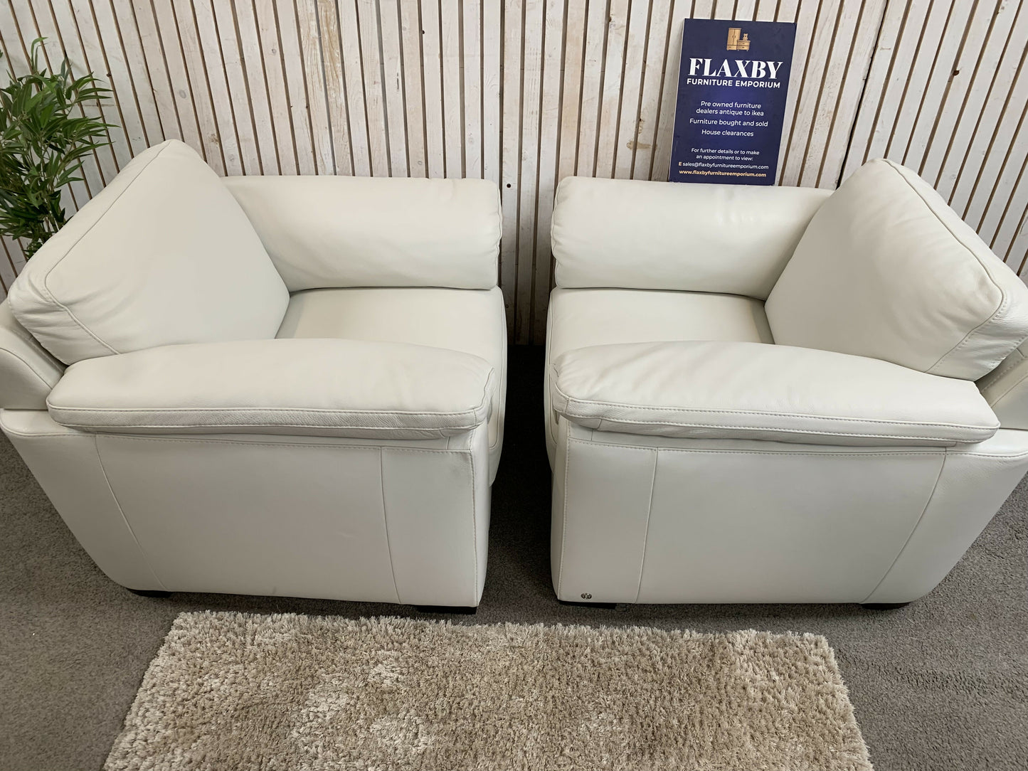 Natuzzi White Leather Lounge Suite – 2 Seater Sofa + 2 Armchairs – Italian