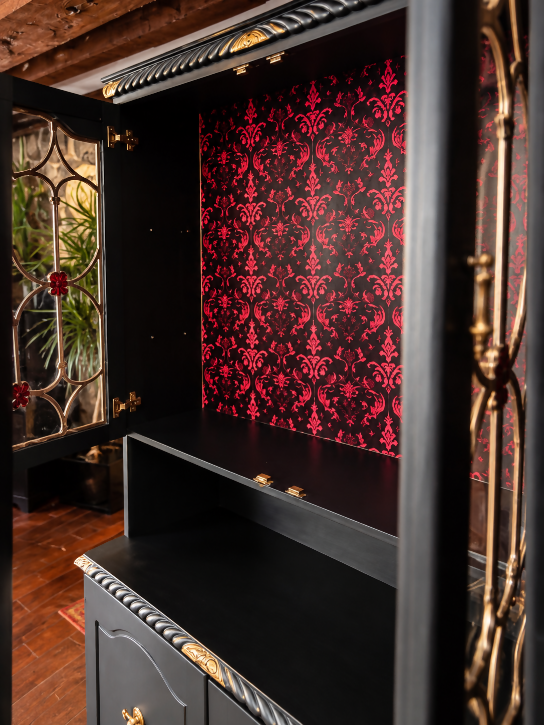 Gothic Black & Antique Gold Glazed Display Cabinet | Drinks & Cocktail Cabinet