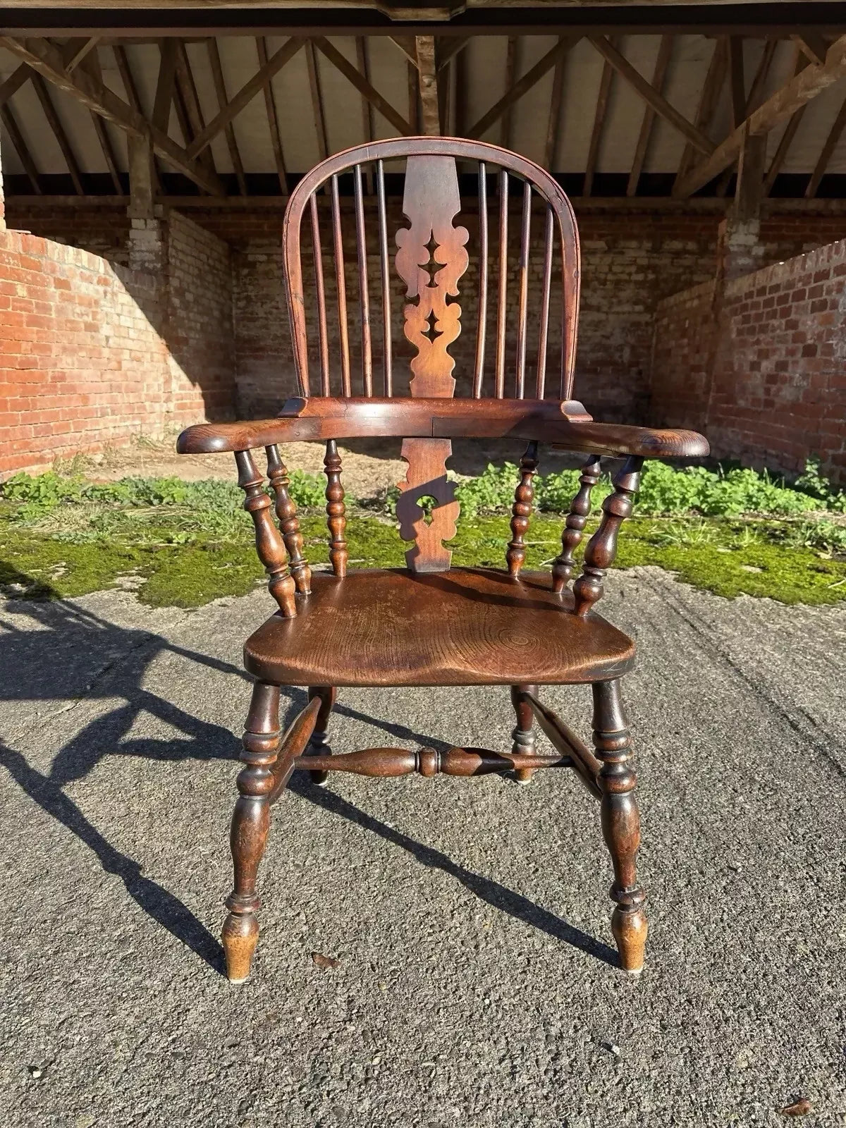 Antique Early 19th Century English Oak And Elm Broad Arm Windsor Chair