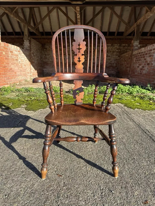 Antique Early 19th Century English Oak And Elm Broad Arm Windsor Chair