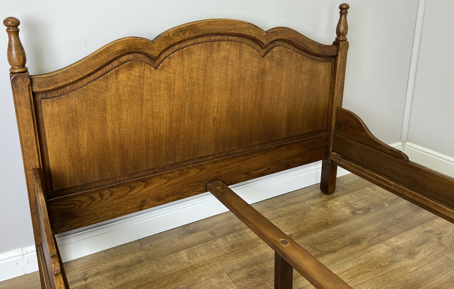 Bed Vintage French Style Oak King Size Bed Frame Carved Headboard LOT 6377