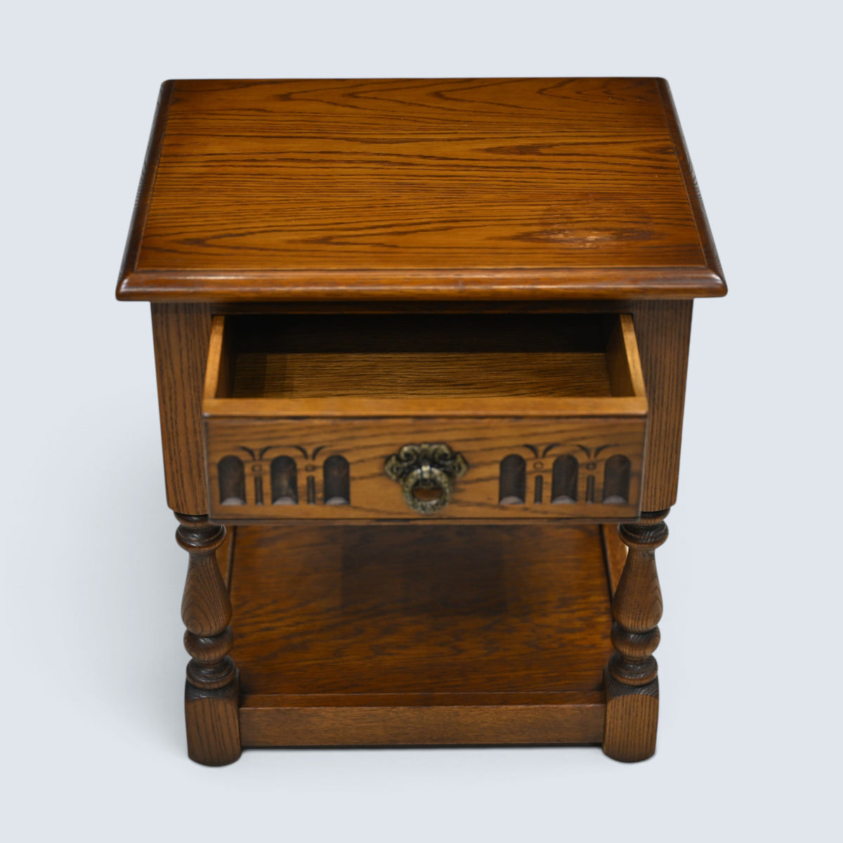 Old Charm Oak Lamp/Bedside Table Light Oak Finish Model 2325 FREE UK Delivery*